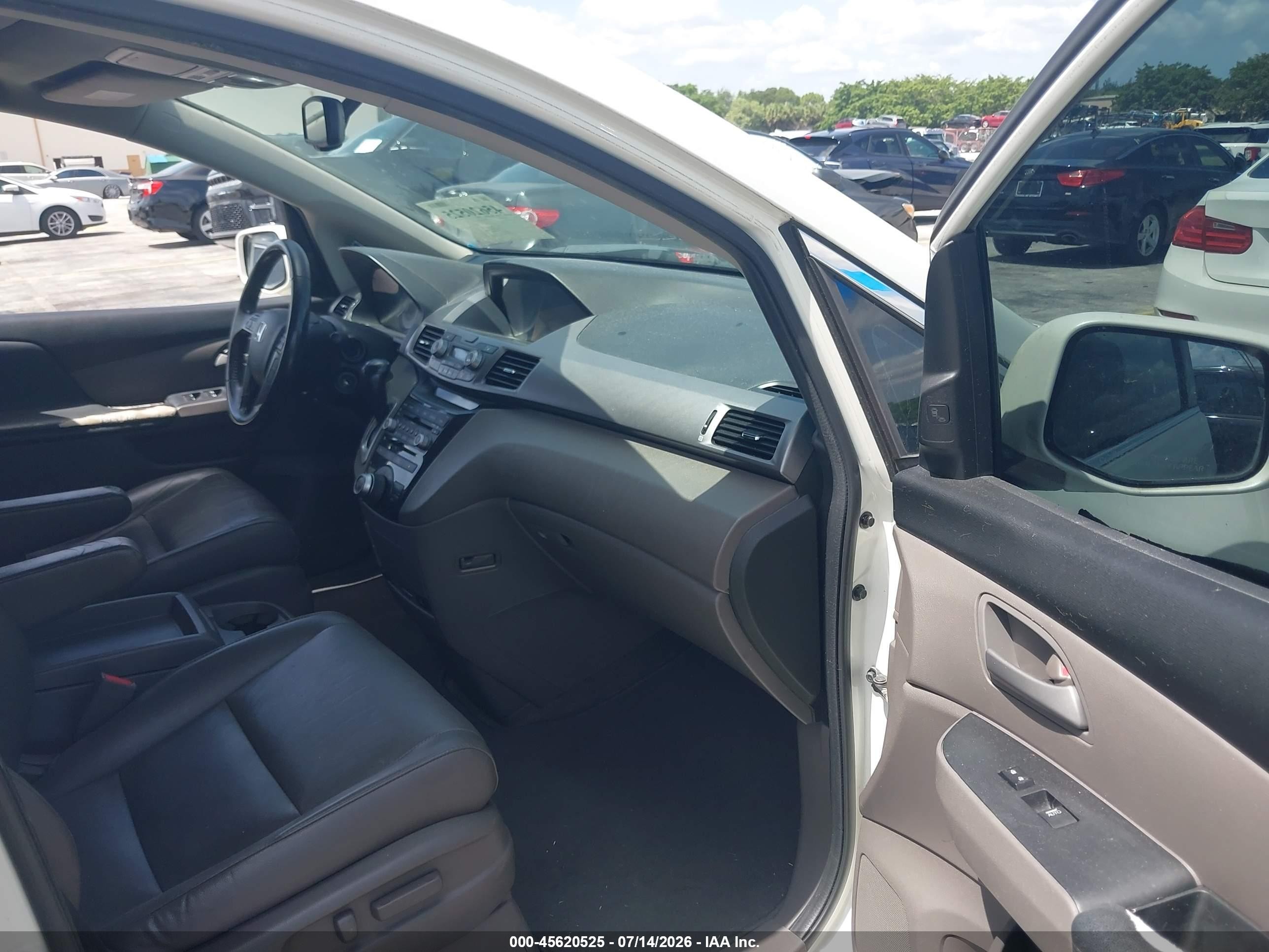 2013 Honda Odyssey Touring/touring Elite White vin: 5FNRL5H93DB081792