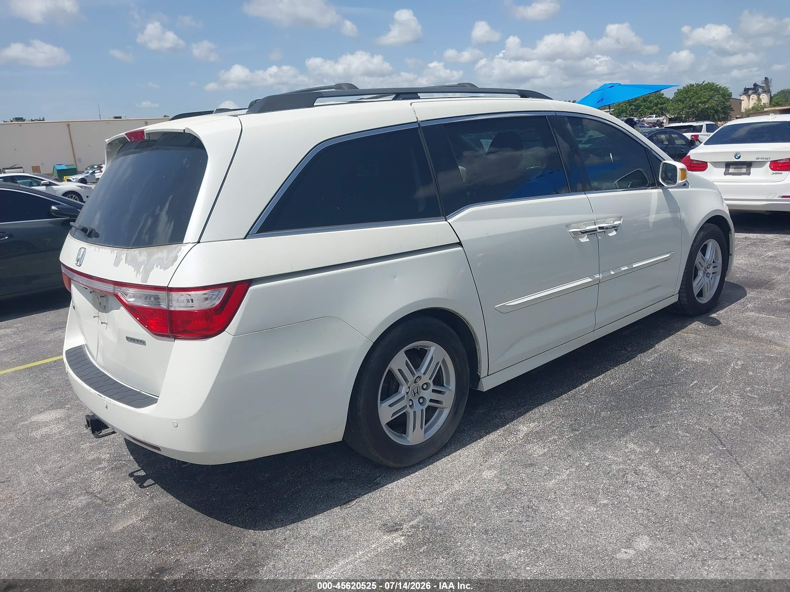 2013 Honda Odyssey Touring/touring Elite White vin: 5FNRL5H93DB081792