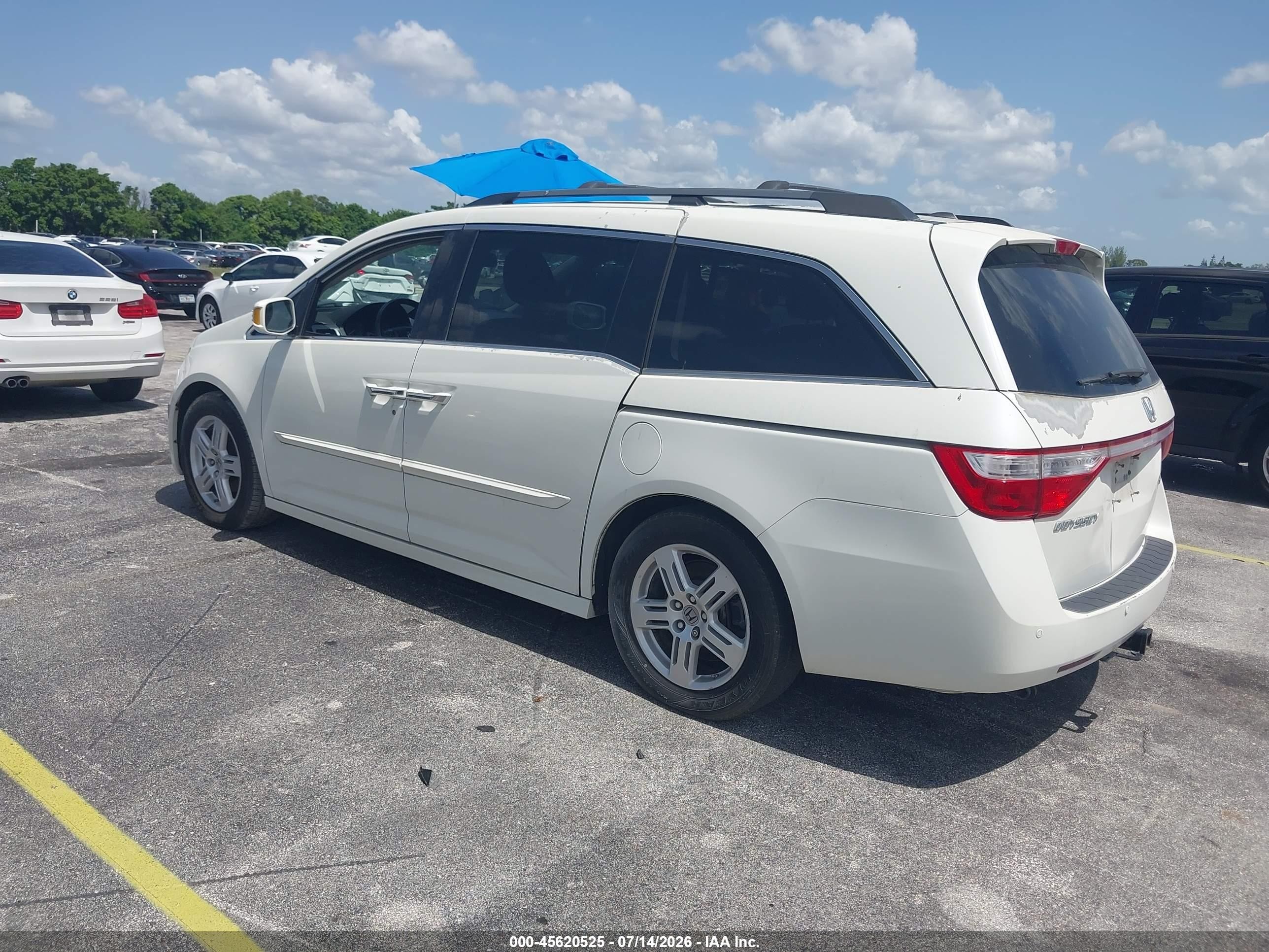2013 Honda Odyssey Touring/touring Elite White vin: 5FNRL5H93DB081792