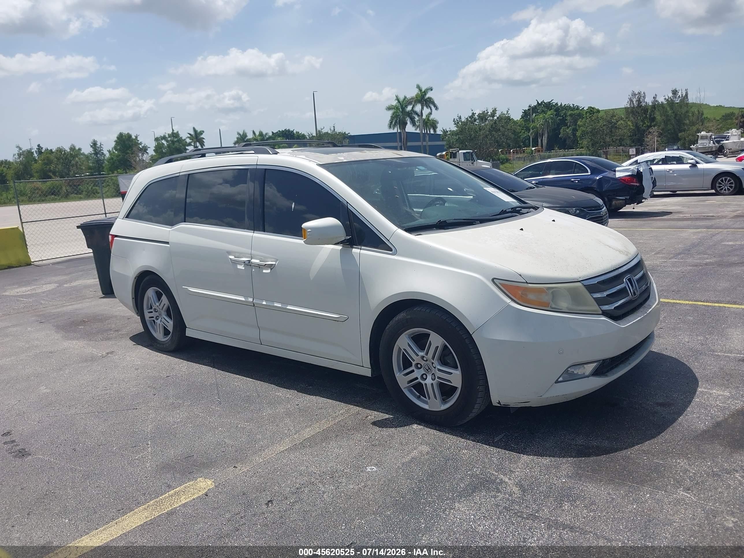 2013 Honda Odyssey Touring/touring Elite White vin: 5FNRL5H93DB081792