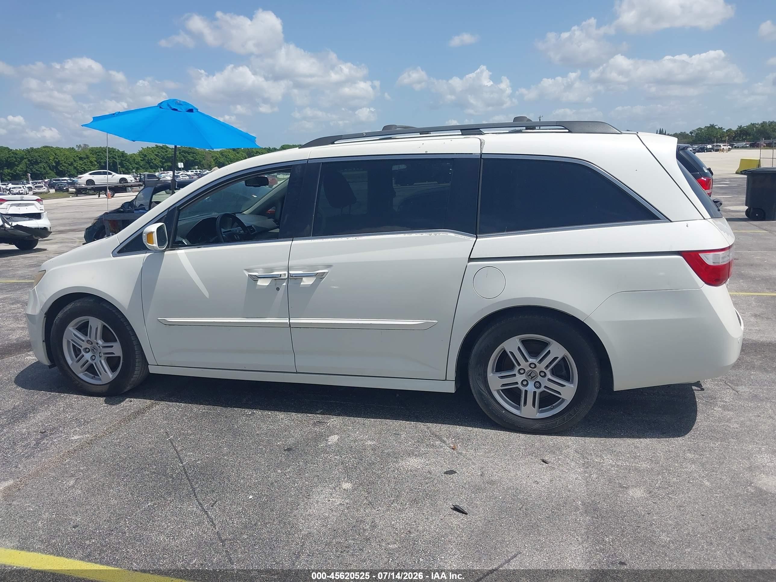 2013 Honda Odyssey Touring/touring Elite White vin: 5FNRL5H93DB081792
