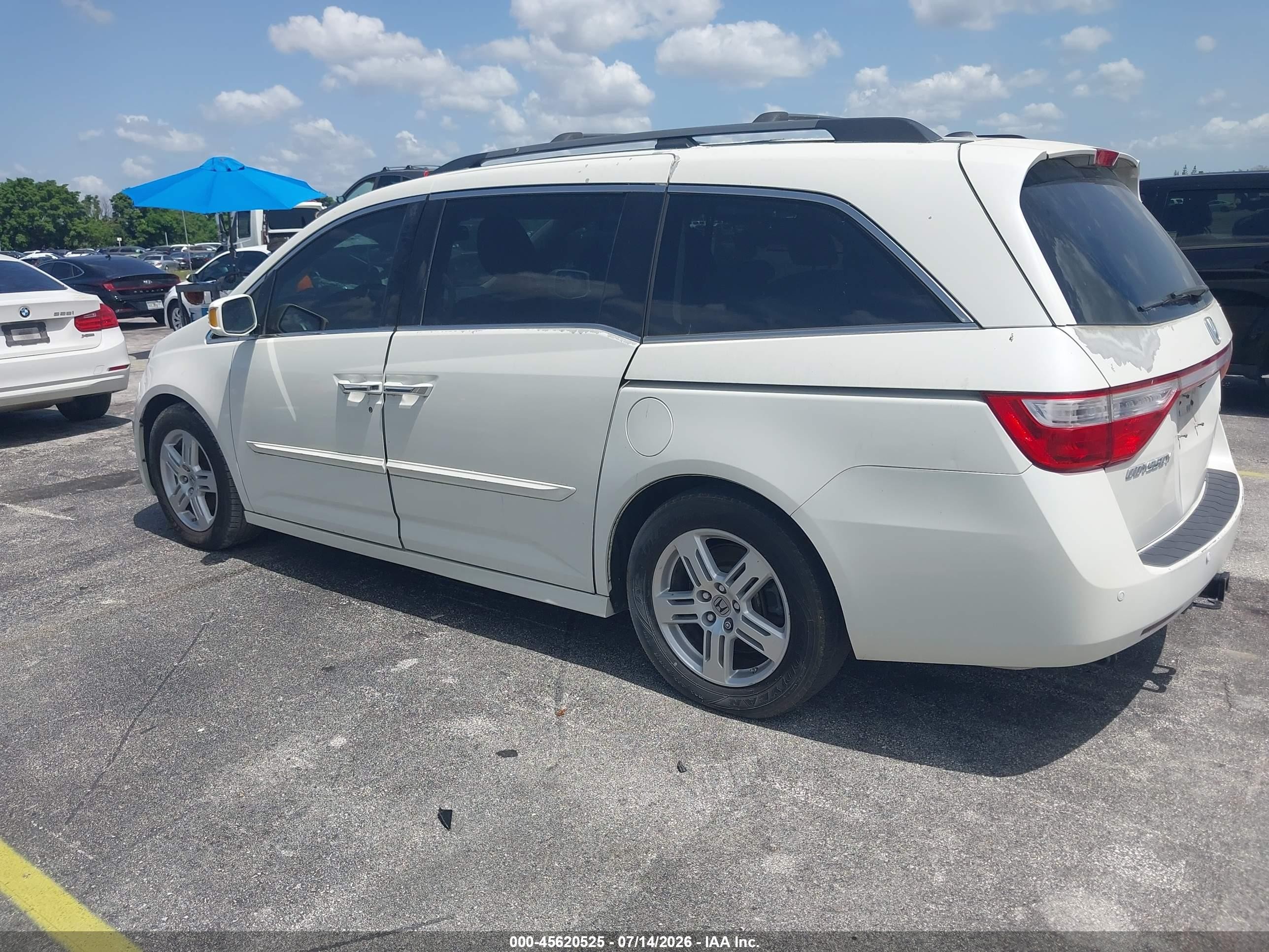 2013 Honda Odyssey Touring/touring Elite White vin: 5FNRL5H93DB081792