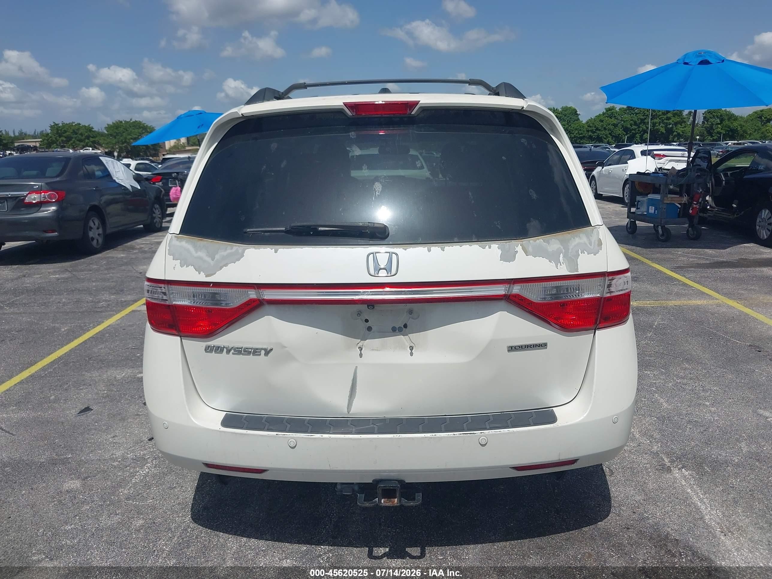 2013 Honda Odyssey Touring/touring Elite White vin: 5FNRL5H93DB081792