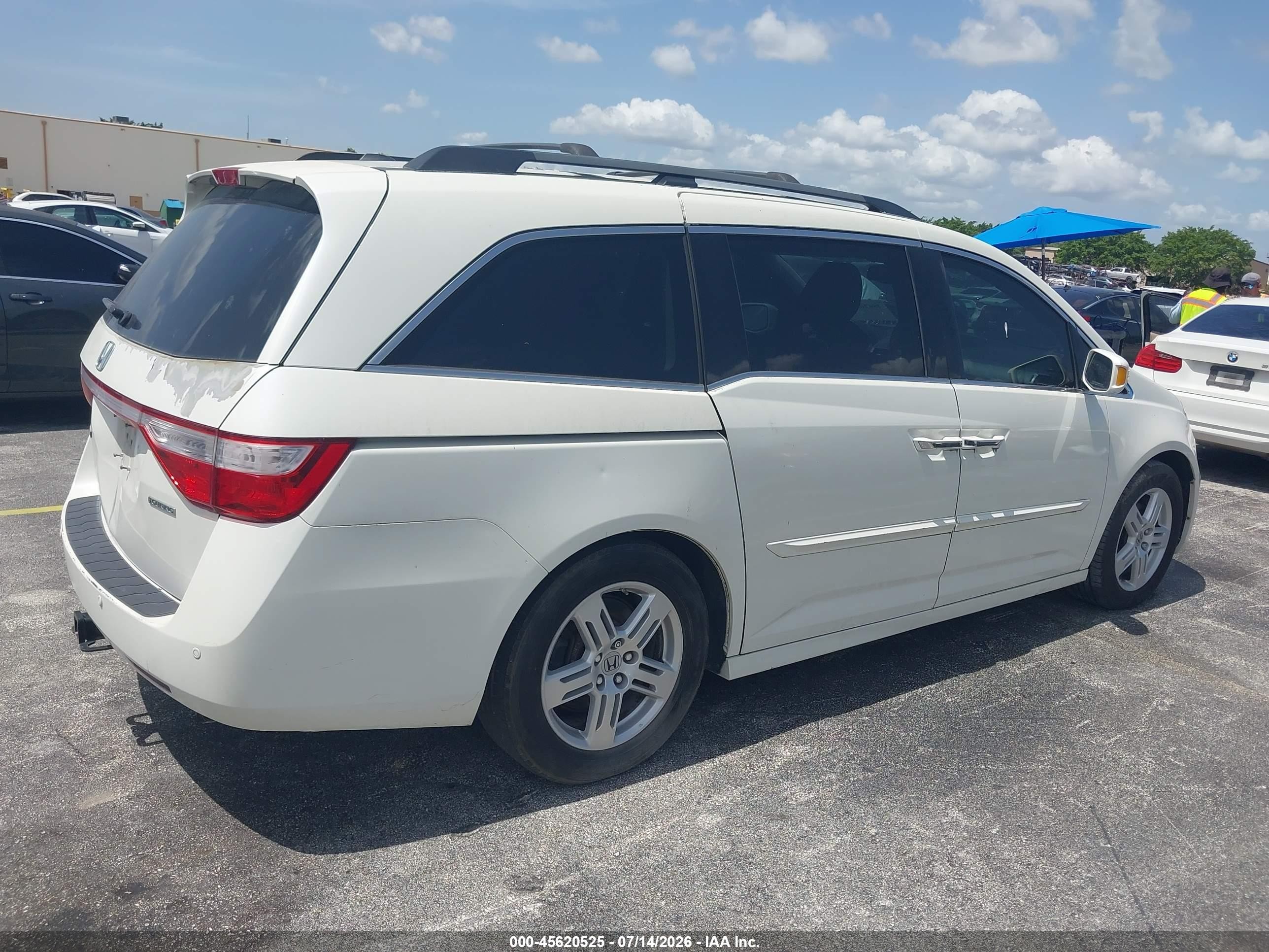 2013 Honda Odyssey Touring/touring Elite White vin: 5FNRL5H93DB081792