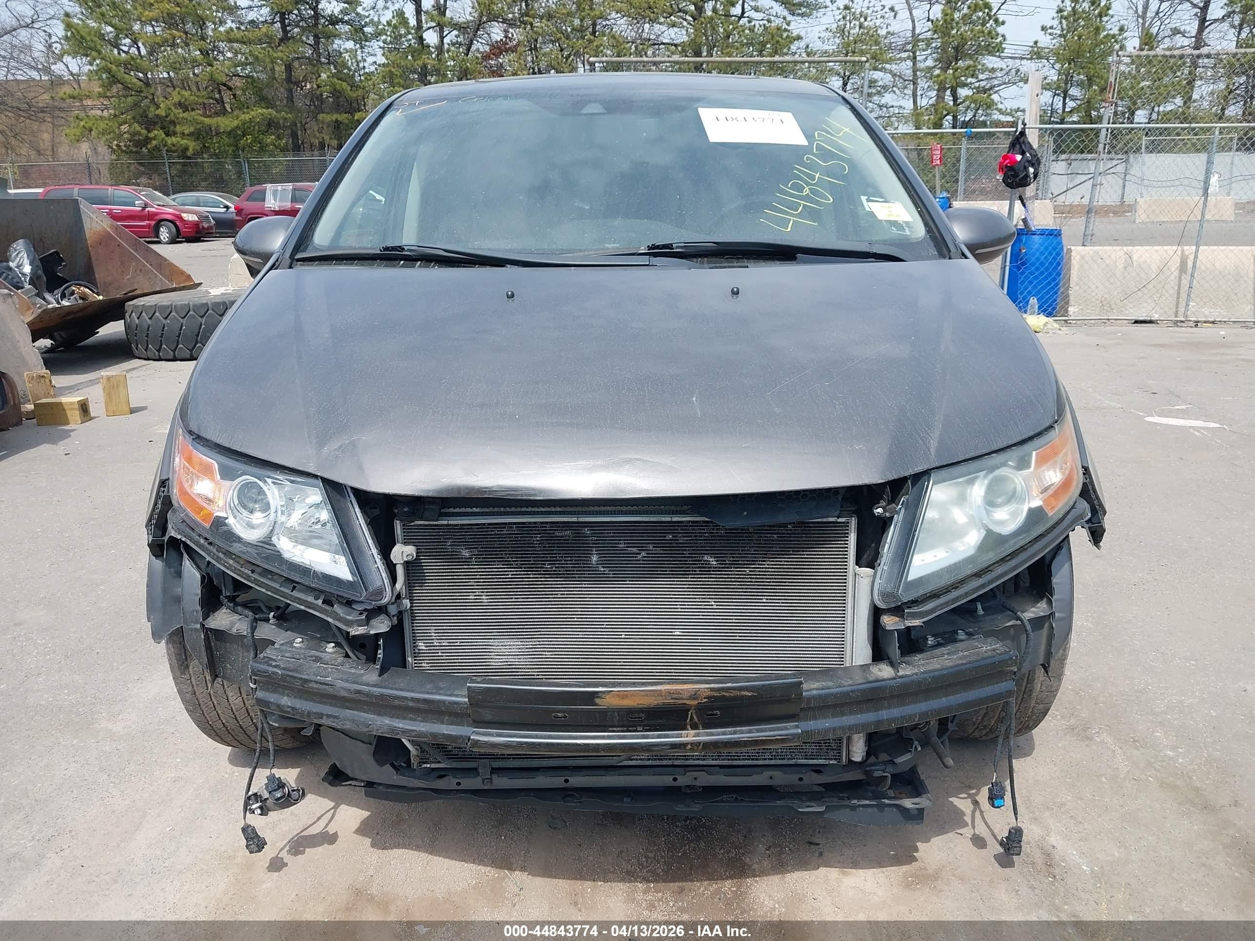2014 Honda Odyssey Touring/touring Elite Gray vin: 5FNRL5H93EB010724