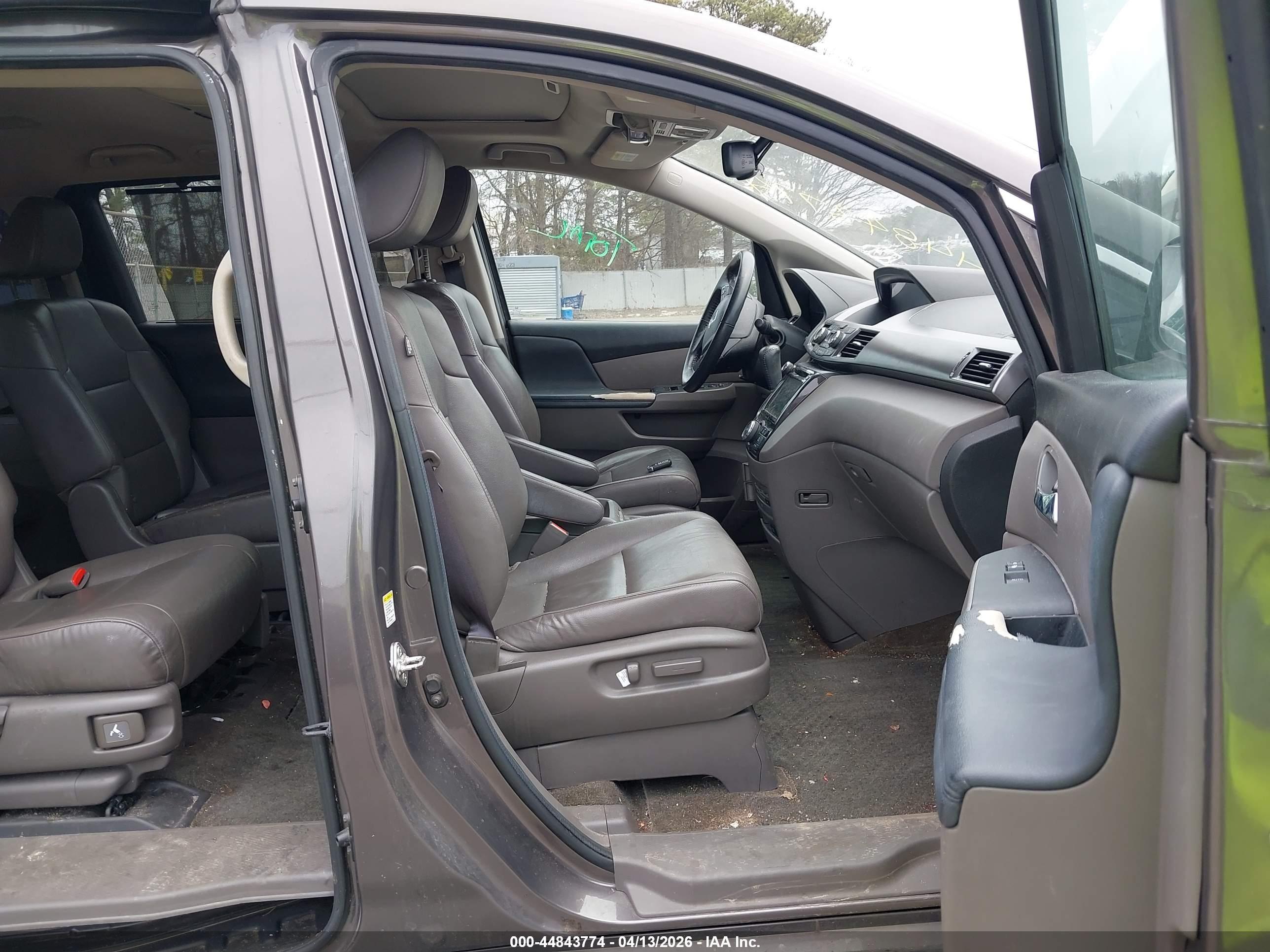2014 Honda Odyssey Touring/touring Elite Gray vin: 5FNRL5H93EB010724