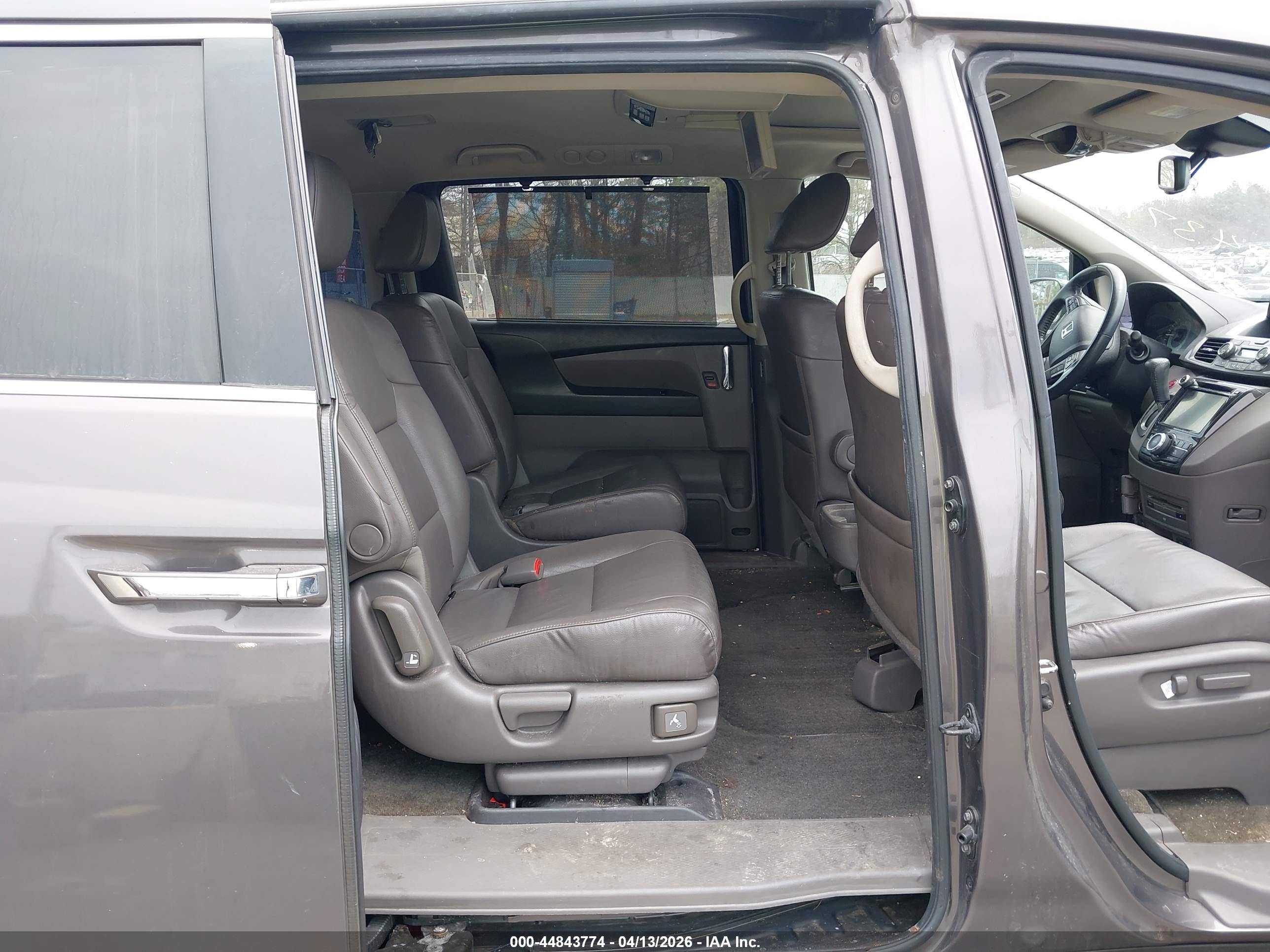 2014 Honda Odyssey Touring/touring Elite Gray vin: 5FNRL5H93EB010724