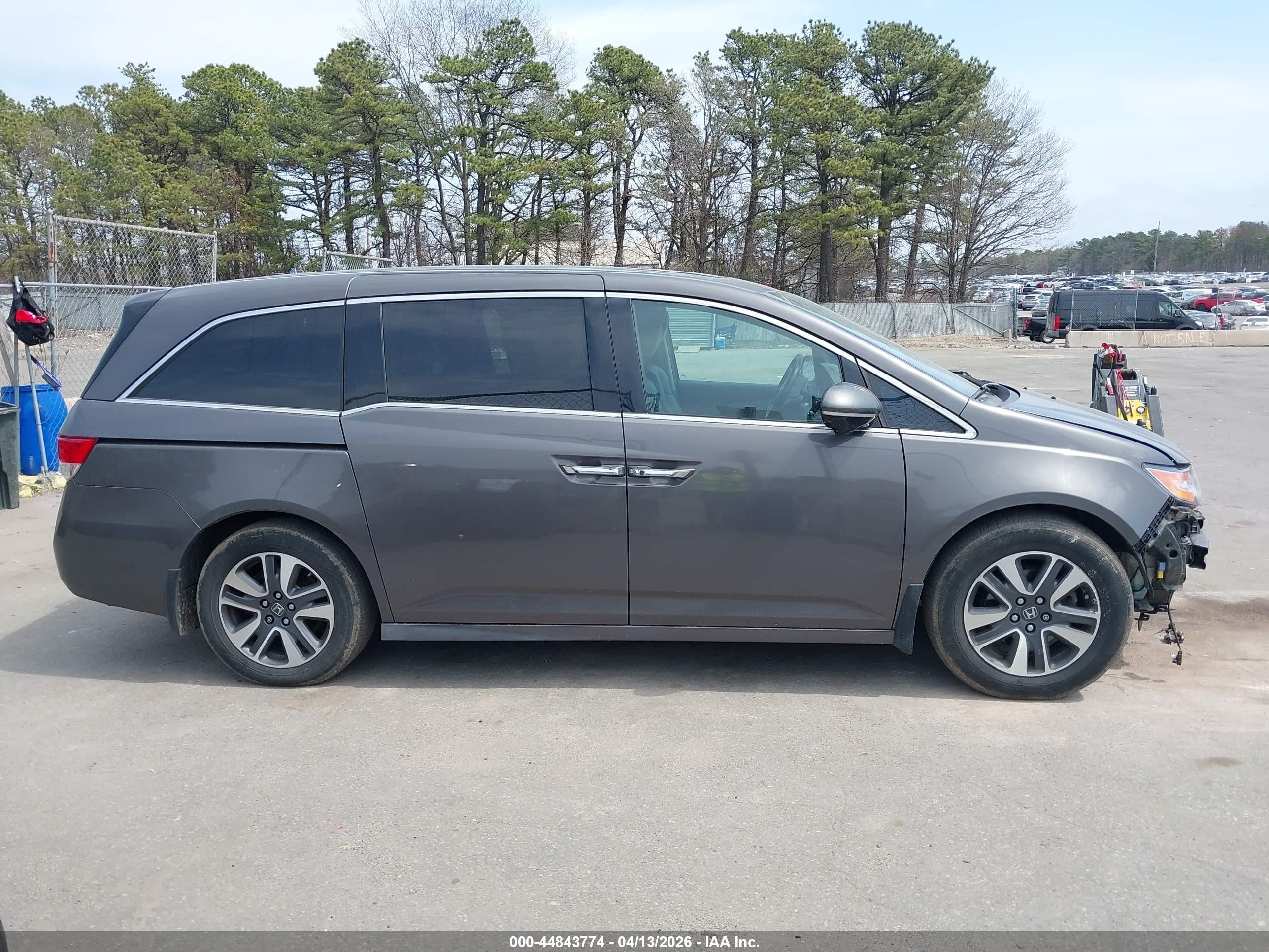 2014 Honda Odyssey Touring/touring Elite Gray vin: 5FNRL5H93EB010724