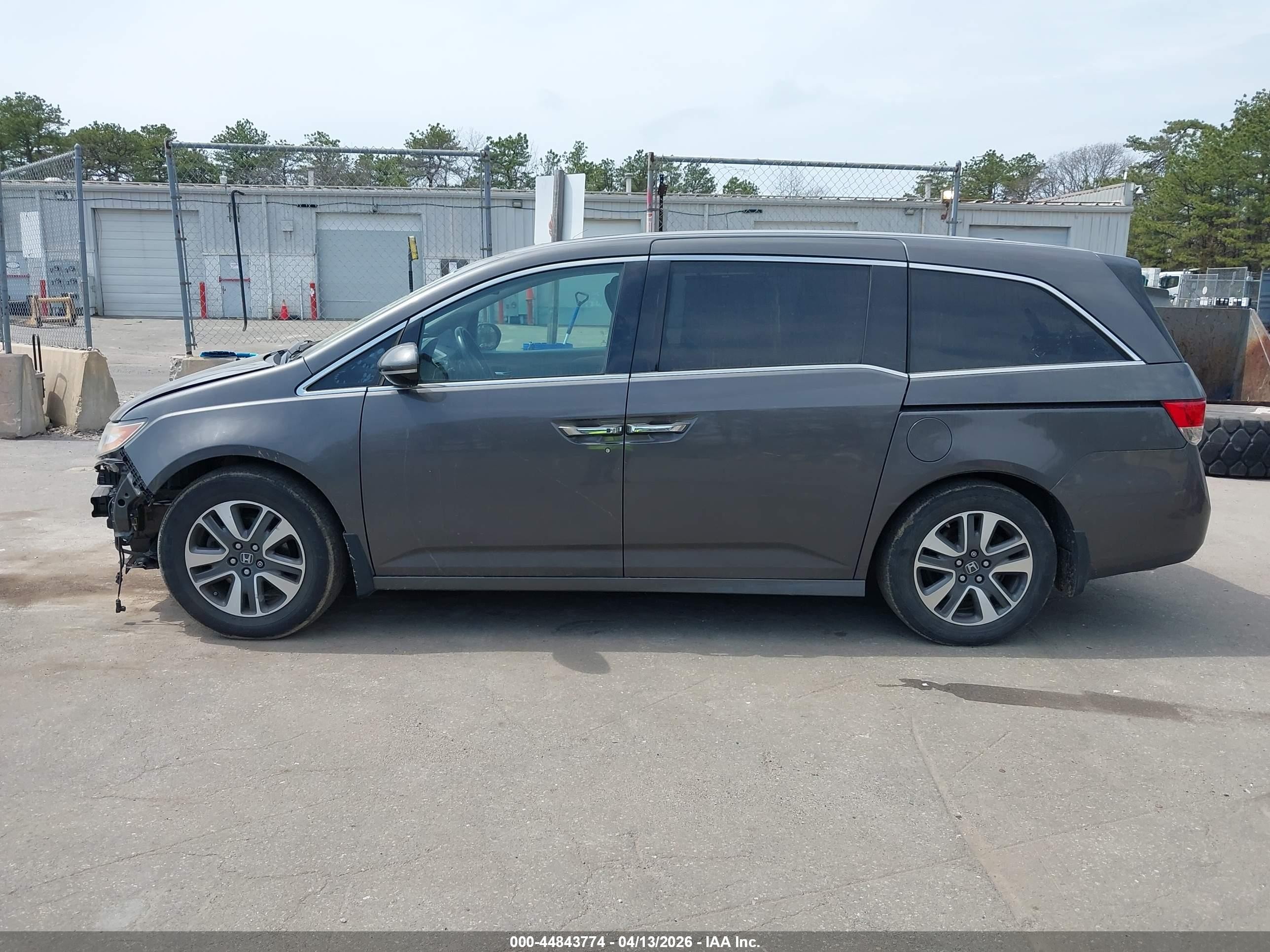 2014 Honda Odyssey Touring/touring Elite Gray vin: 5FNRL5H93EB010724