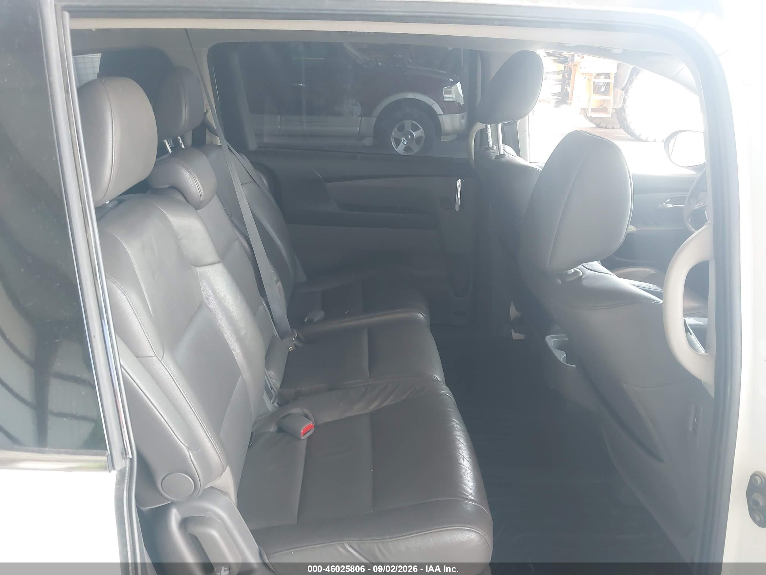 2014 Honda Odyssey Touring/touring Elite White vin: 5FNRL5H93EB026261