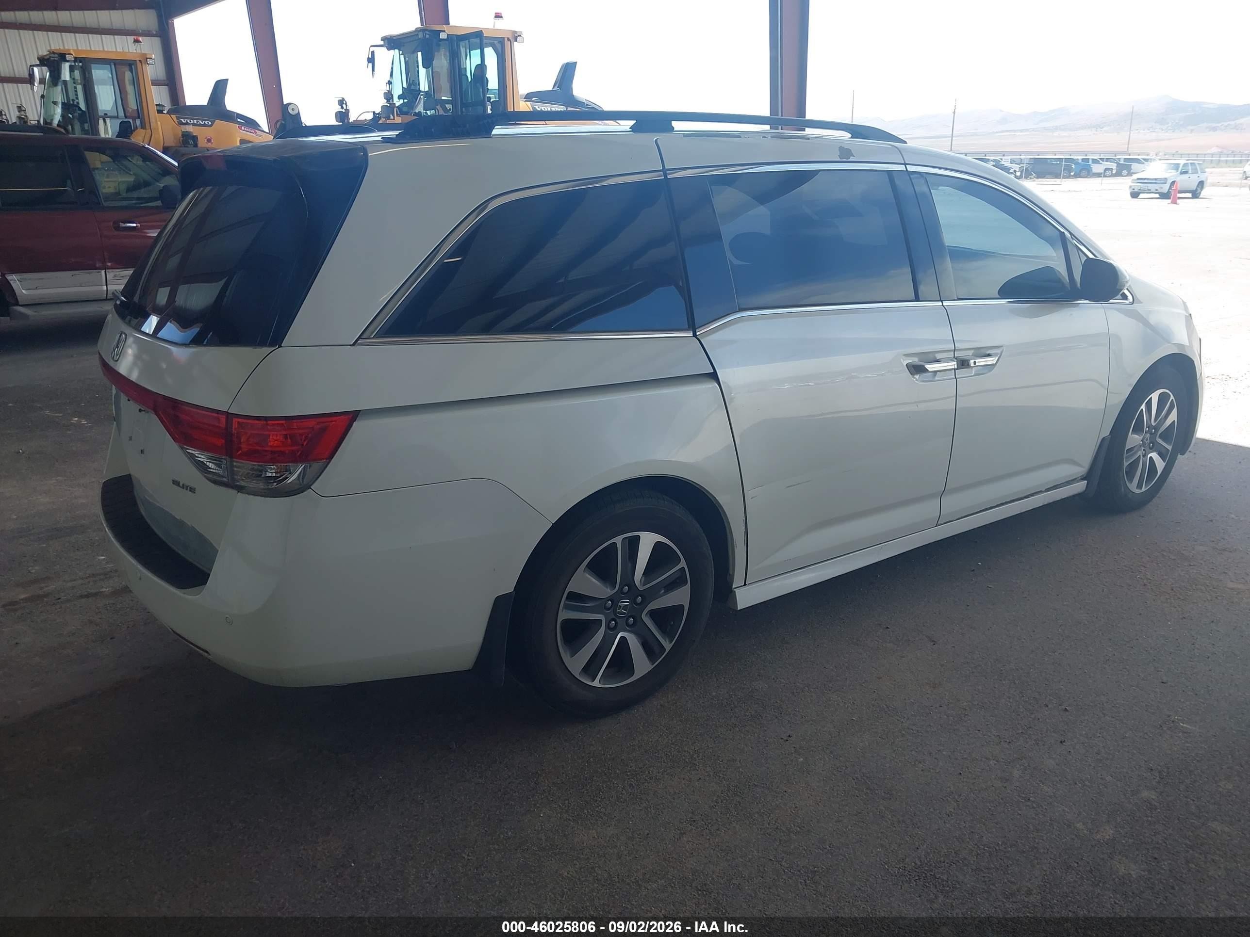 2014 Honda Odyssey Touring/touring Elite White vin: 5FNRL5H93EB026261