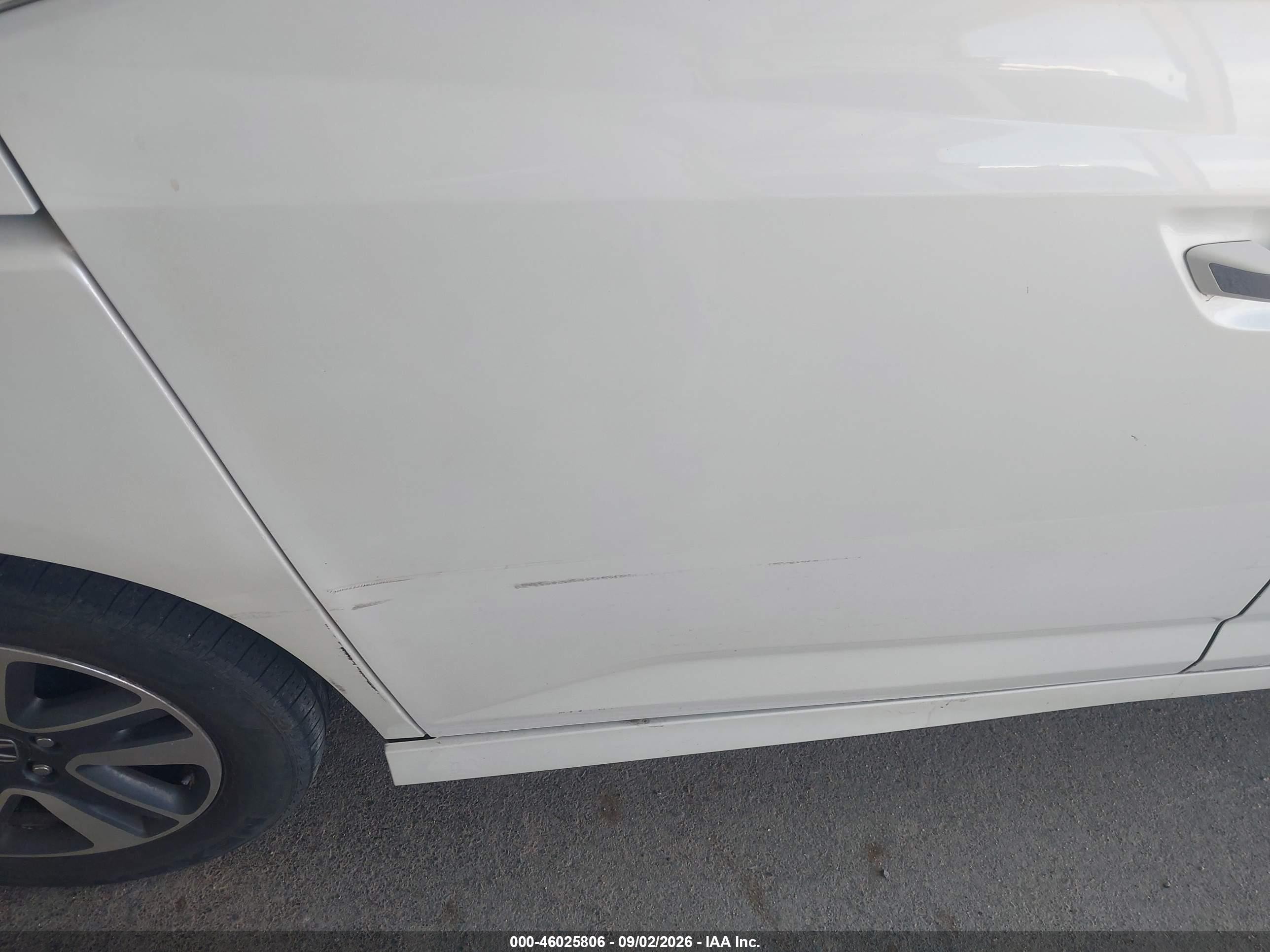 2014 Honda Odyssey Touring/touring Elite White vin: 5FNRL5H93EB026261
