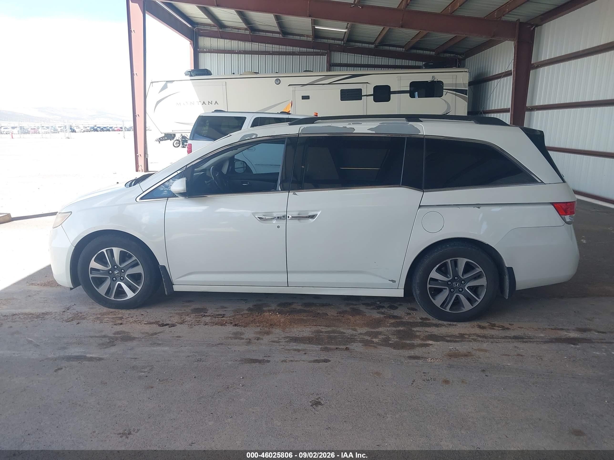2014 Honda Odyssey Touring/touring Elite White vin: 5FNRL5H93EB026261