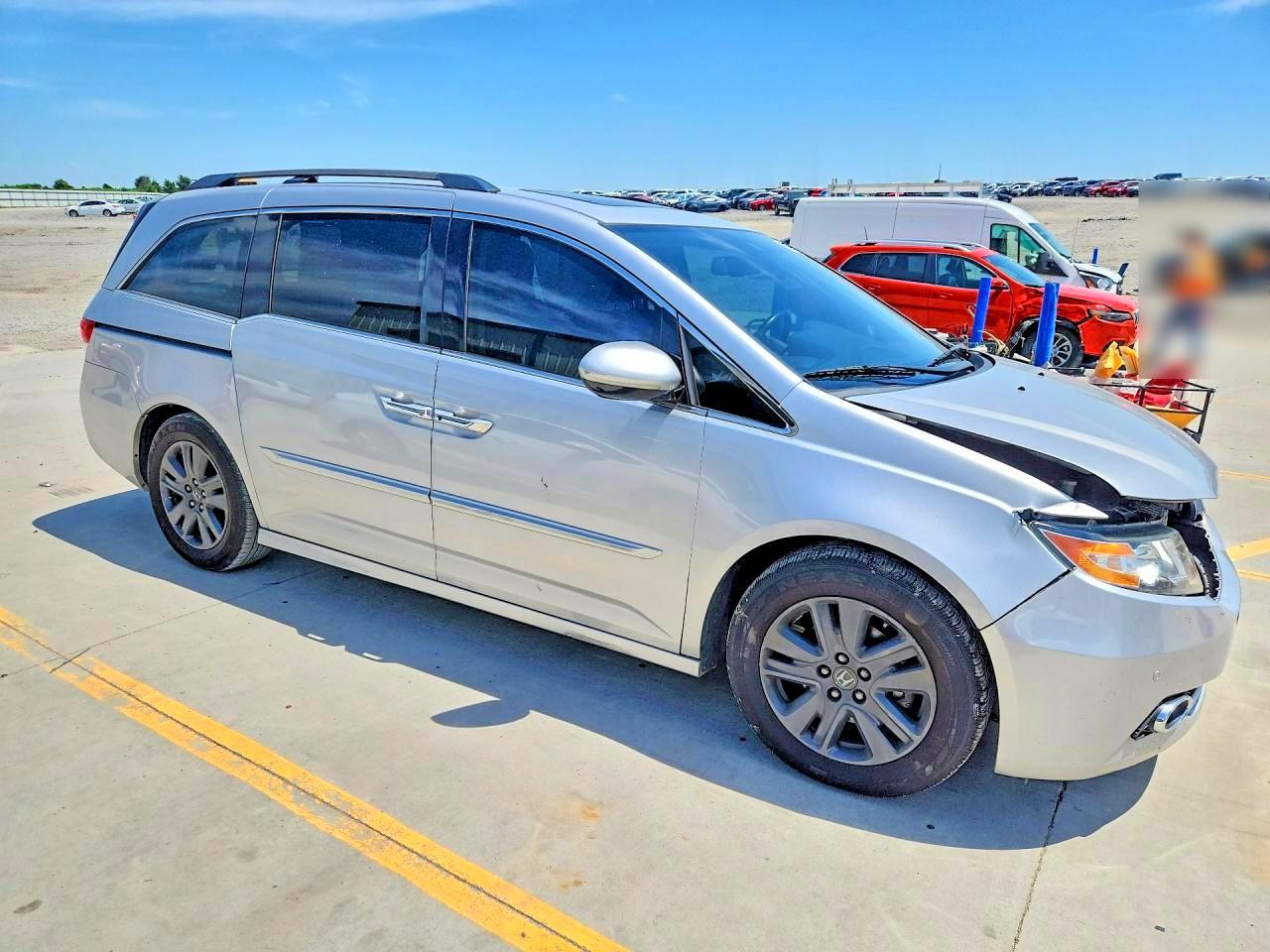 2014 Honda Odyssey Touring Silver vin: 5FNRL5H93EB037907