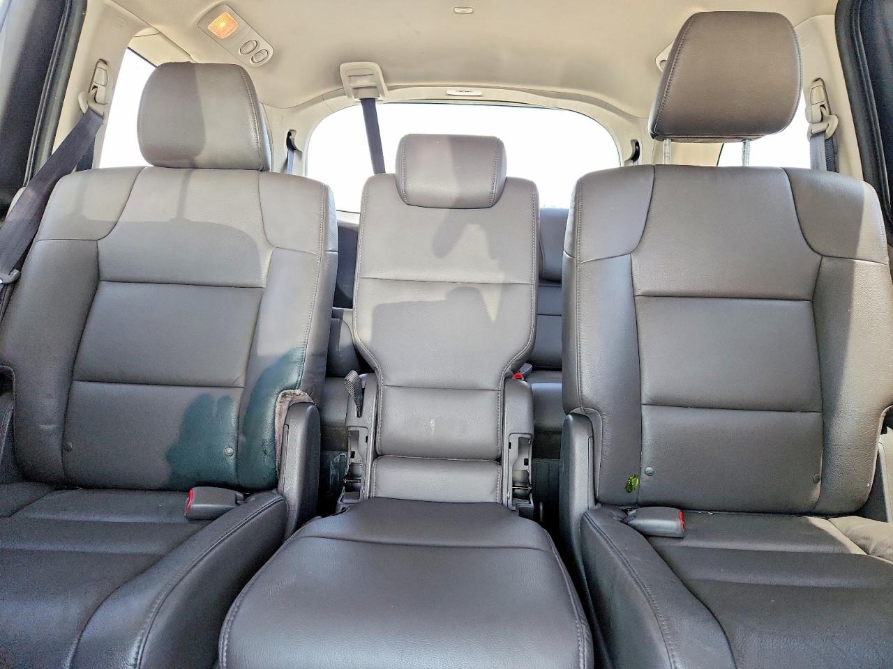 2014 Honda Odyssey Touring Silver vin: 5FNRL5H93EB037907