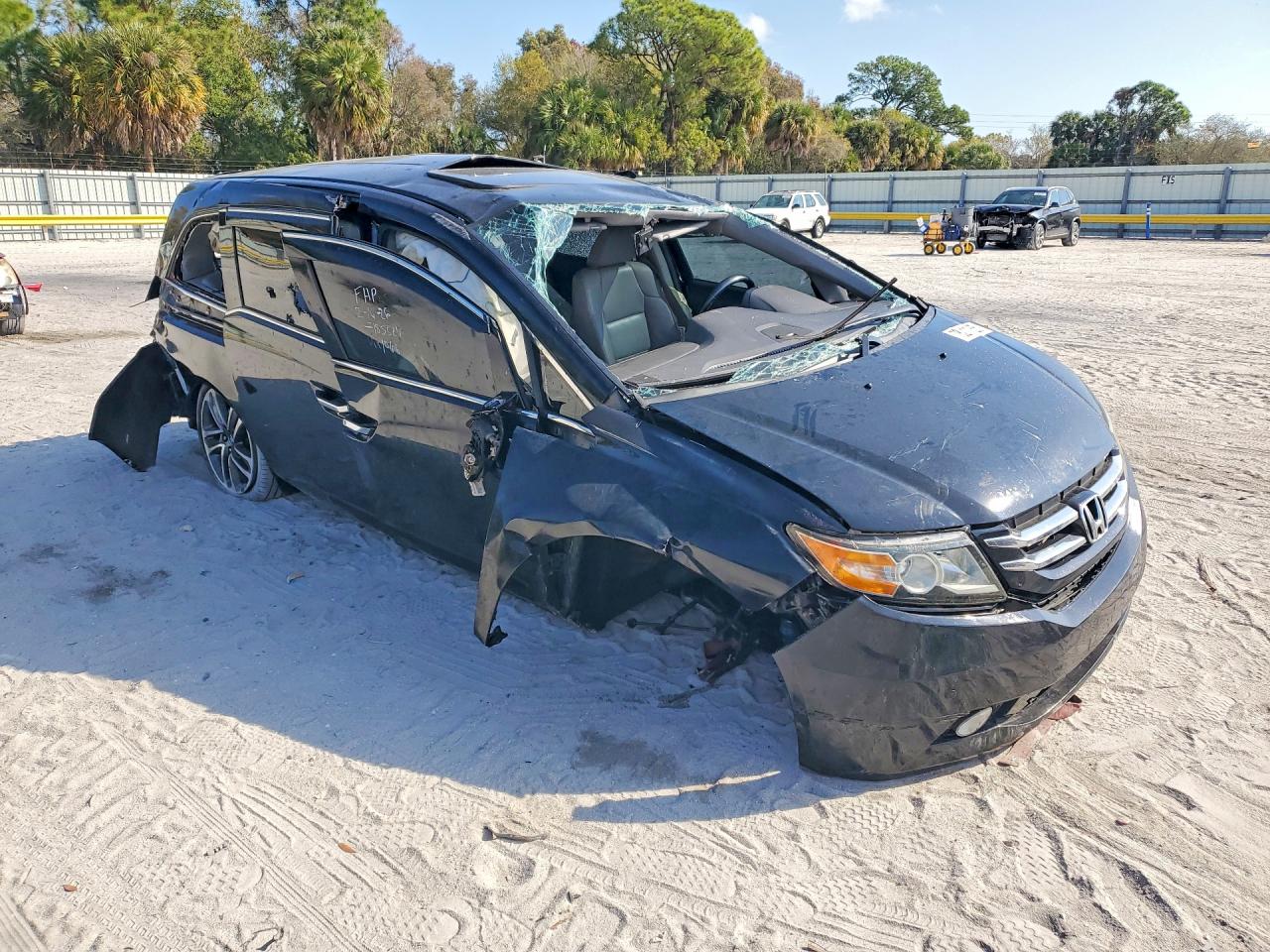 2014 Honda Odyssey Touring Black vin: 5FNRL5H93EB041066