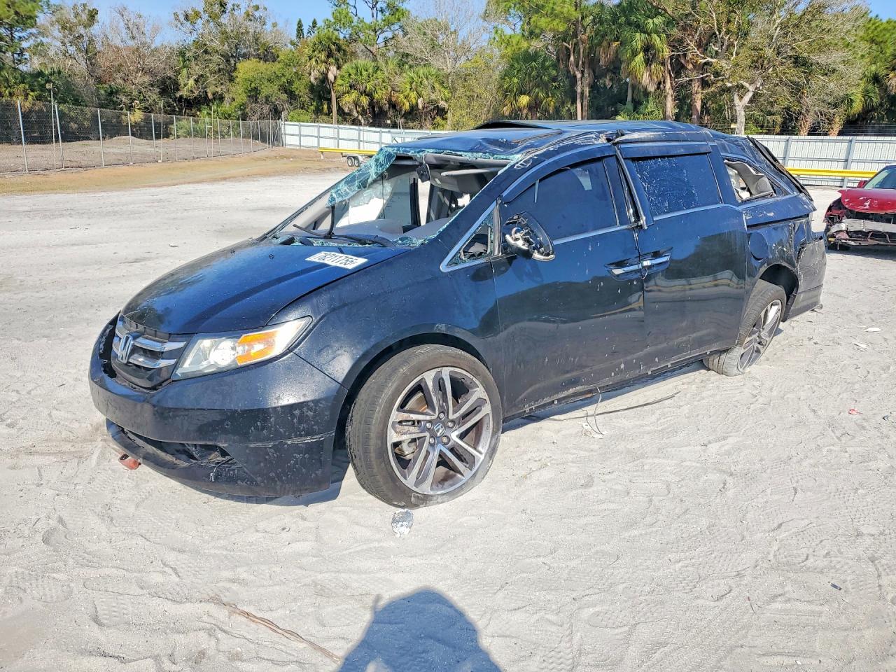 2014 Honda Odyssey Touring Black vin: 5FNRL5H93EB041066