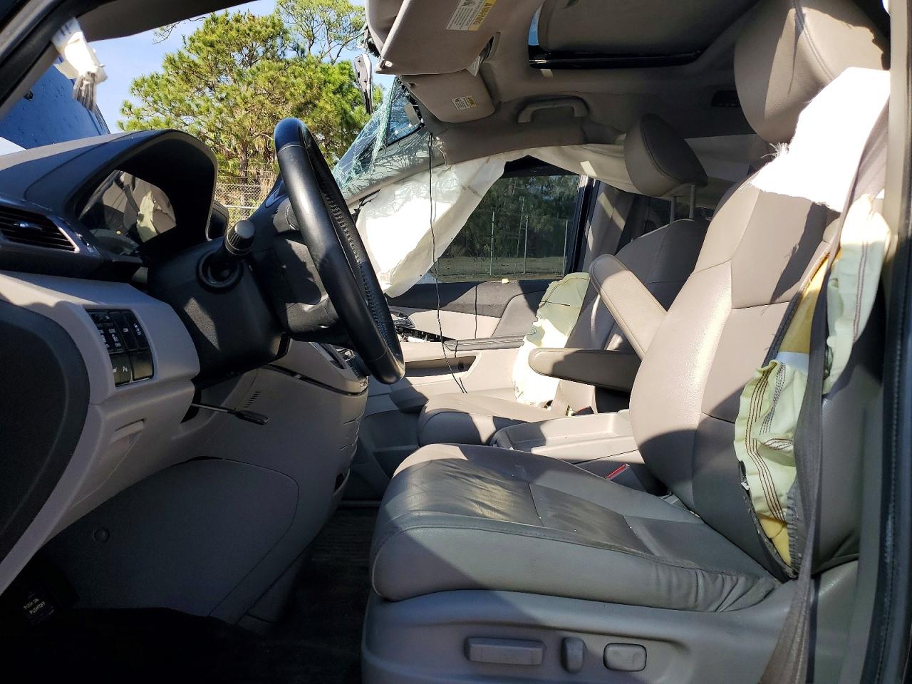 2014 Honda Odyssey Touring Black vin: 5FNRL5H93EB041066