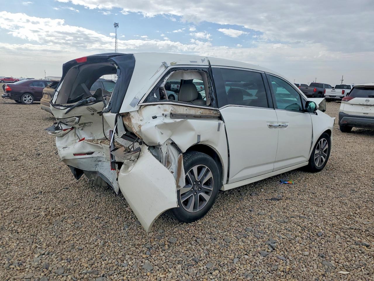 2014 Honda Odyssey Touring White vin: 5FNRL5H93EB045179