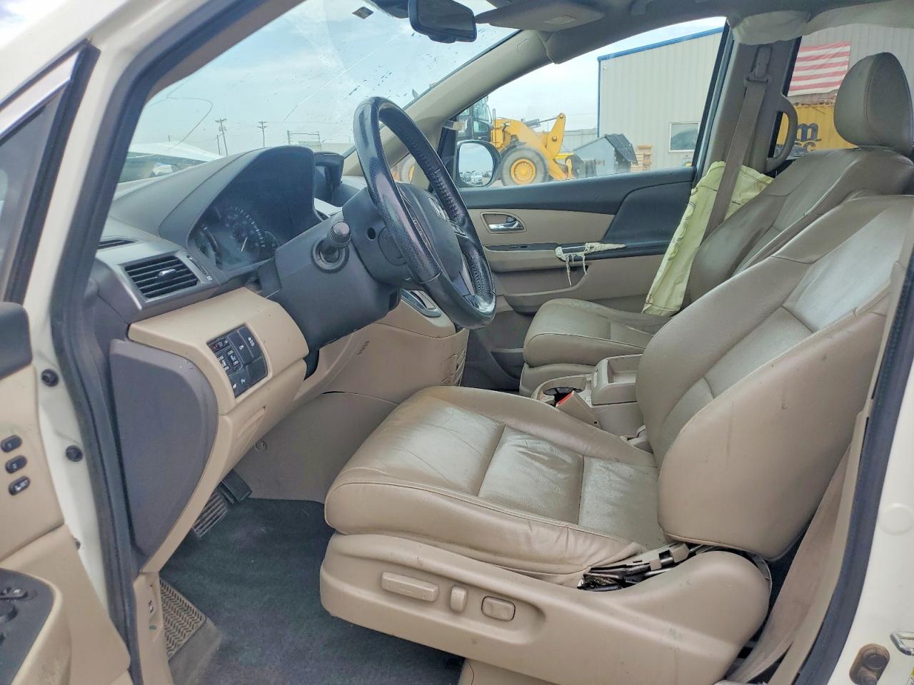 2014 Honda Odyssey Touring White vin: 5FNRL5H93EB045179