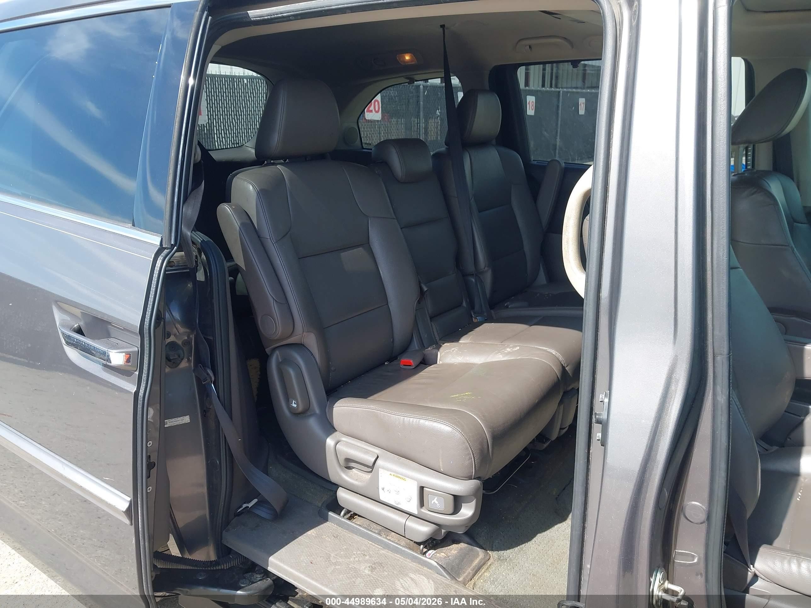 2014 Honda Odyssey Touring/touring Elite Gray vin: 5FNRL5H93EB111679