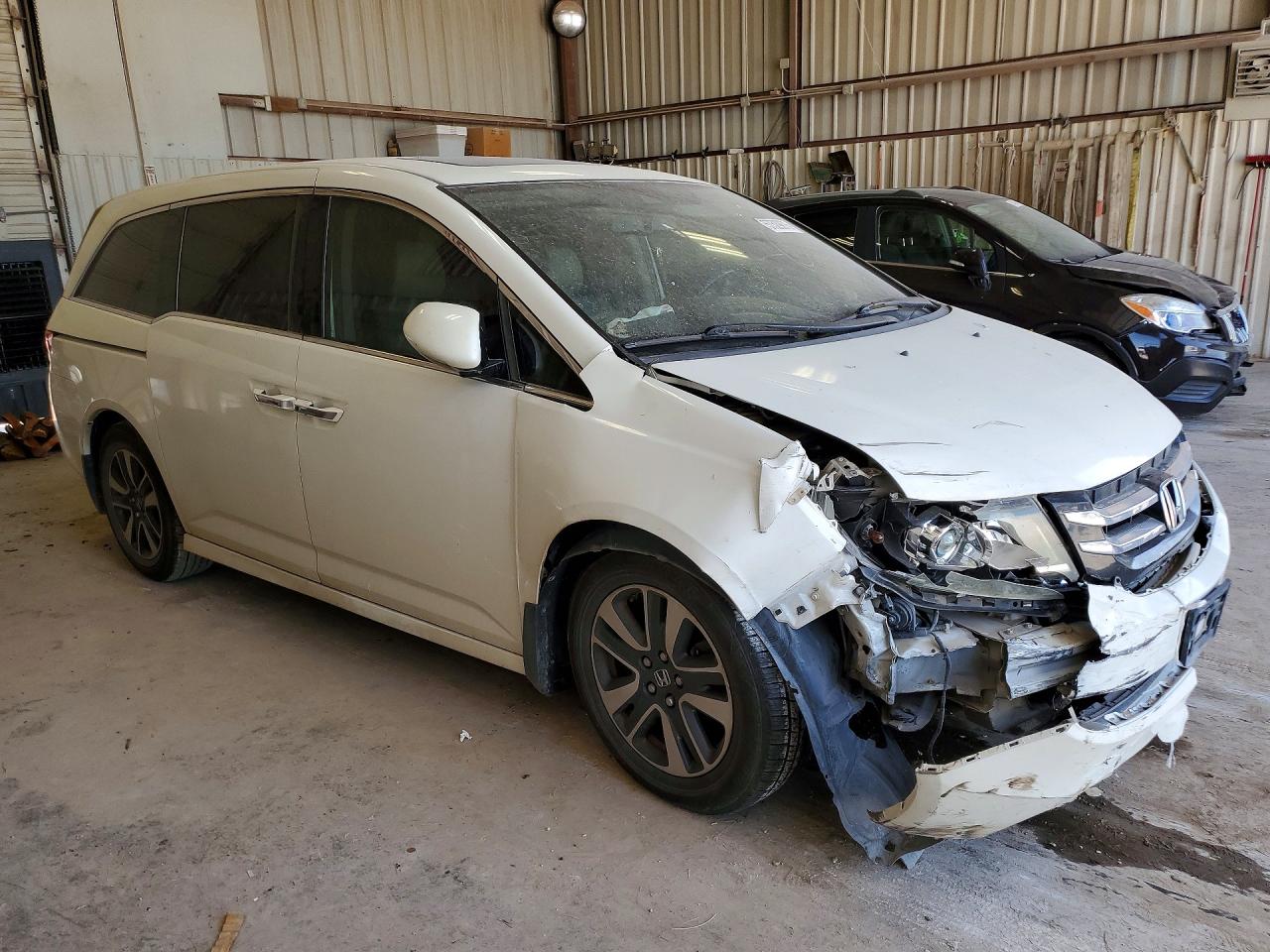2014 Honda Odyssey Touring White vin: 5FNRL5H93EB113657
