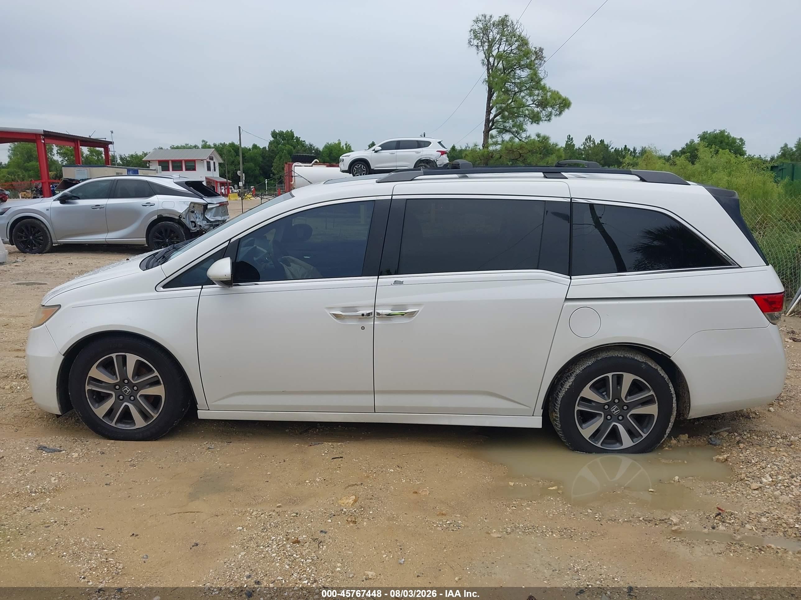 2014 Honda Odyssey Touring/touring Elite White vin: 5FNRL5H93EB125002