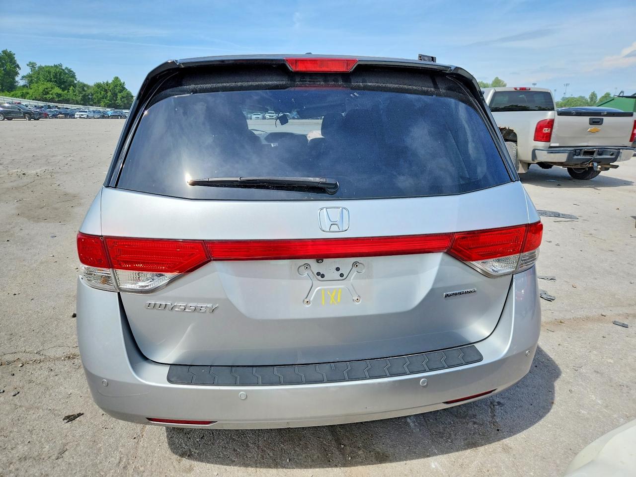 2014 Honda Odyssey Touring Silver vin: 5FNRL5H93EB126067