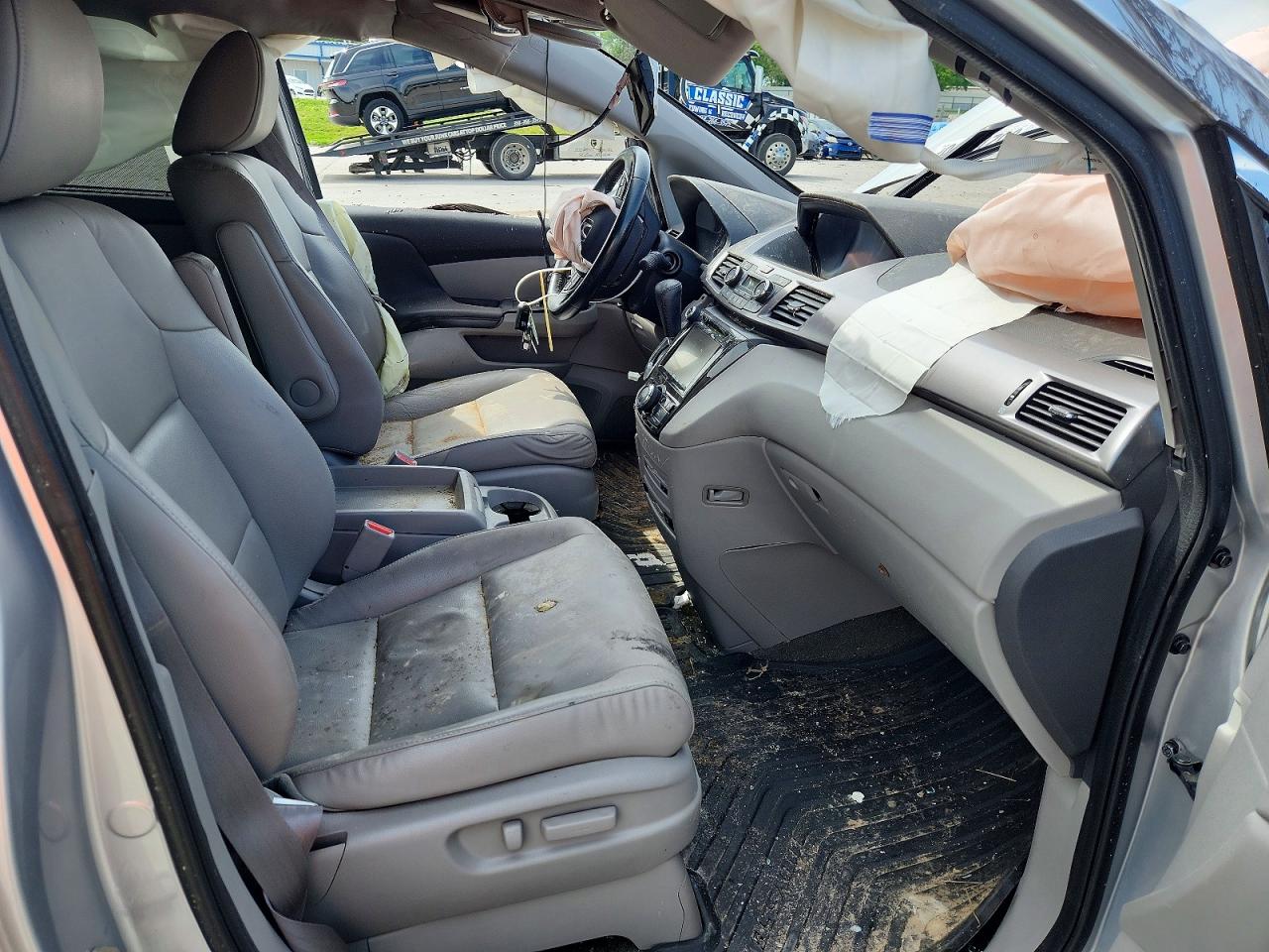 2014 Honda Odyssey Touring Silver vin: 5FNRL5H93EB126067