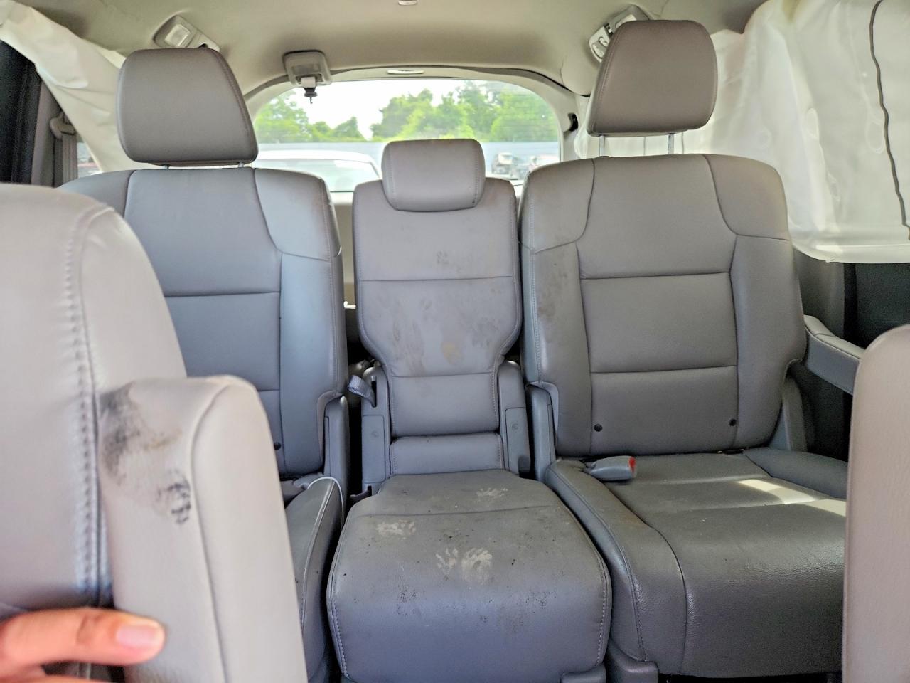 2014 Honda Odyssey Touring Silver vin: 5FNRL5H93EB126067