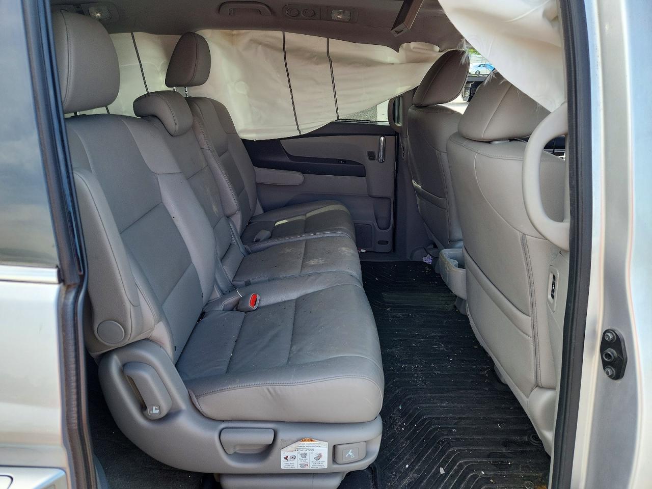 2014 Honda Odyssey Touring Silver vin: 5FNRL5H93EB126067
