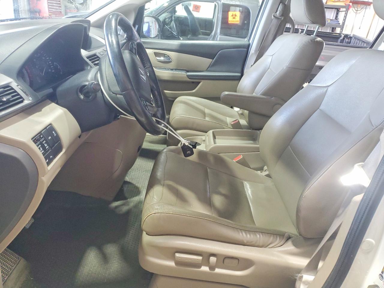 2015 Honda Odyssey Touring White vin: 5FNRL5H93FB044020
