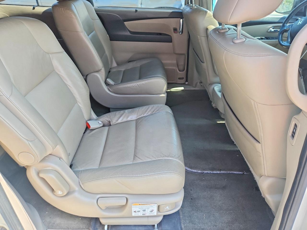 2015 Honda Odyssey Touring White vin: 5FNRL5H93FB044020