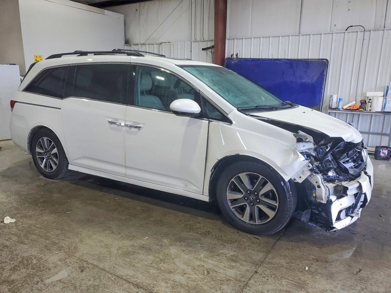 2015 Honda Odyssey Touring White vin: 5FNRL5H93FB044020