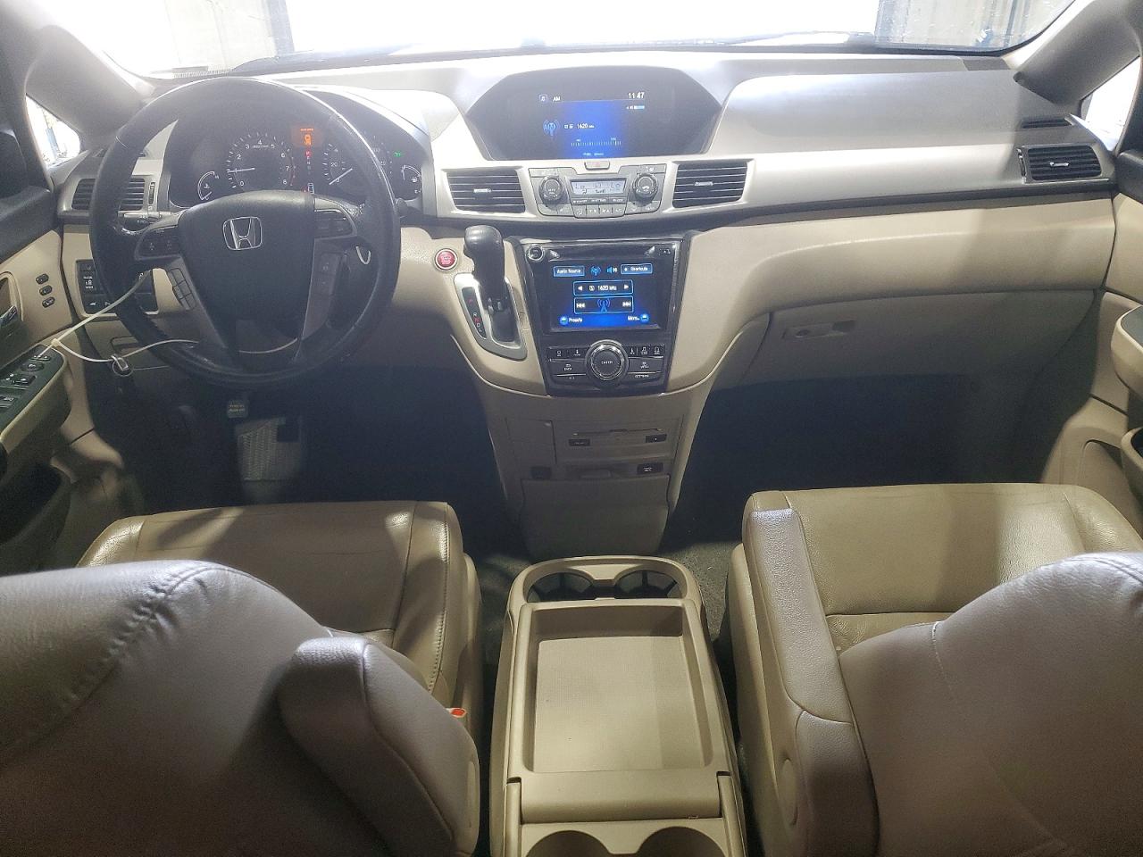 2015 Honda Odyssey Touring White vin: 5FNRL5H93FB044020