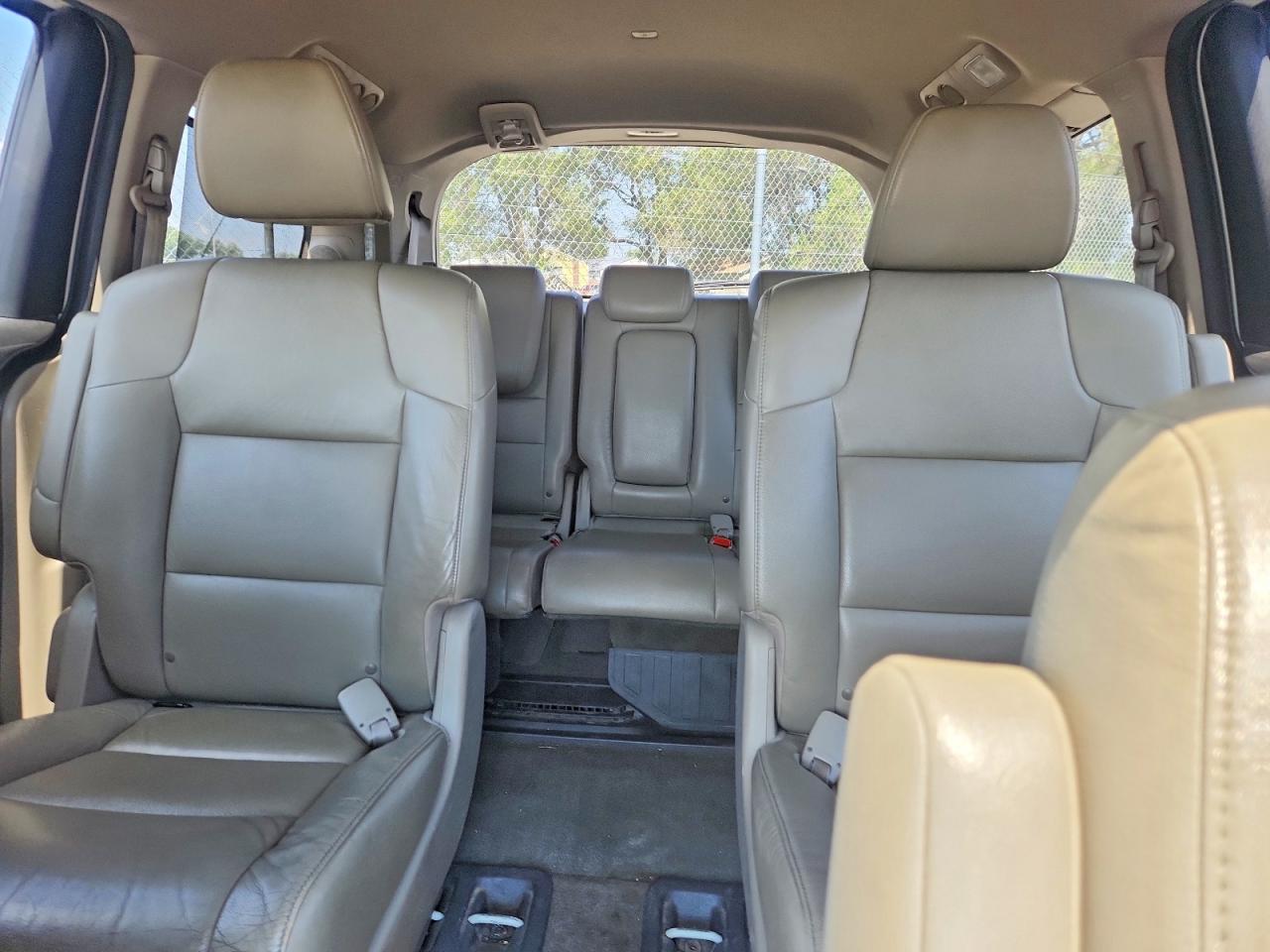 2015 Honda Odyssey Touring White vin: 5FNRL5H93FB044020