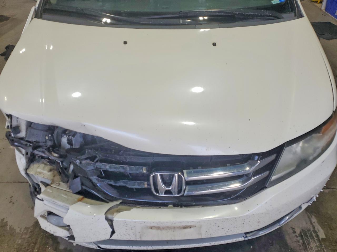 2015 Honda Odyssey Touring White vin: 5FNRL5H93FB044020