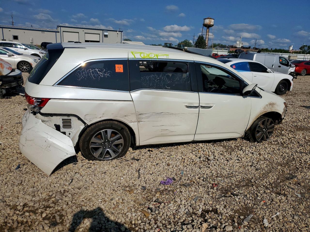 2015 Honda Odyssey Touring White vin: 5FNRL5H93FB046818