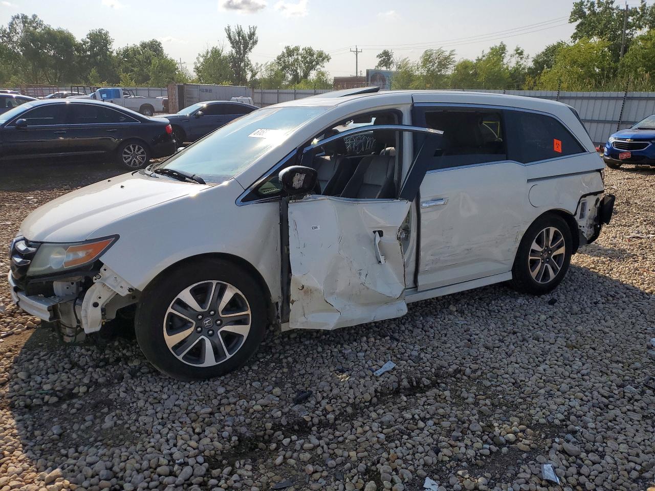 2015 Honda Odyssey Touring White vin: 5FNRL5H93FB046818