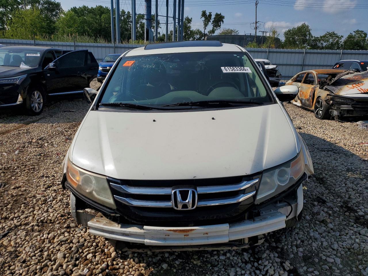 2015 Honda Odyssey Touring White vin: 5FNRL5H93FB046818