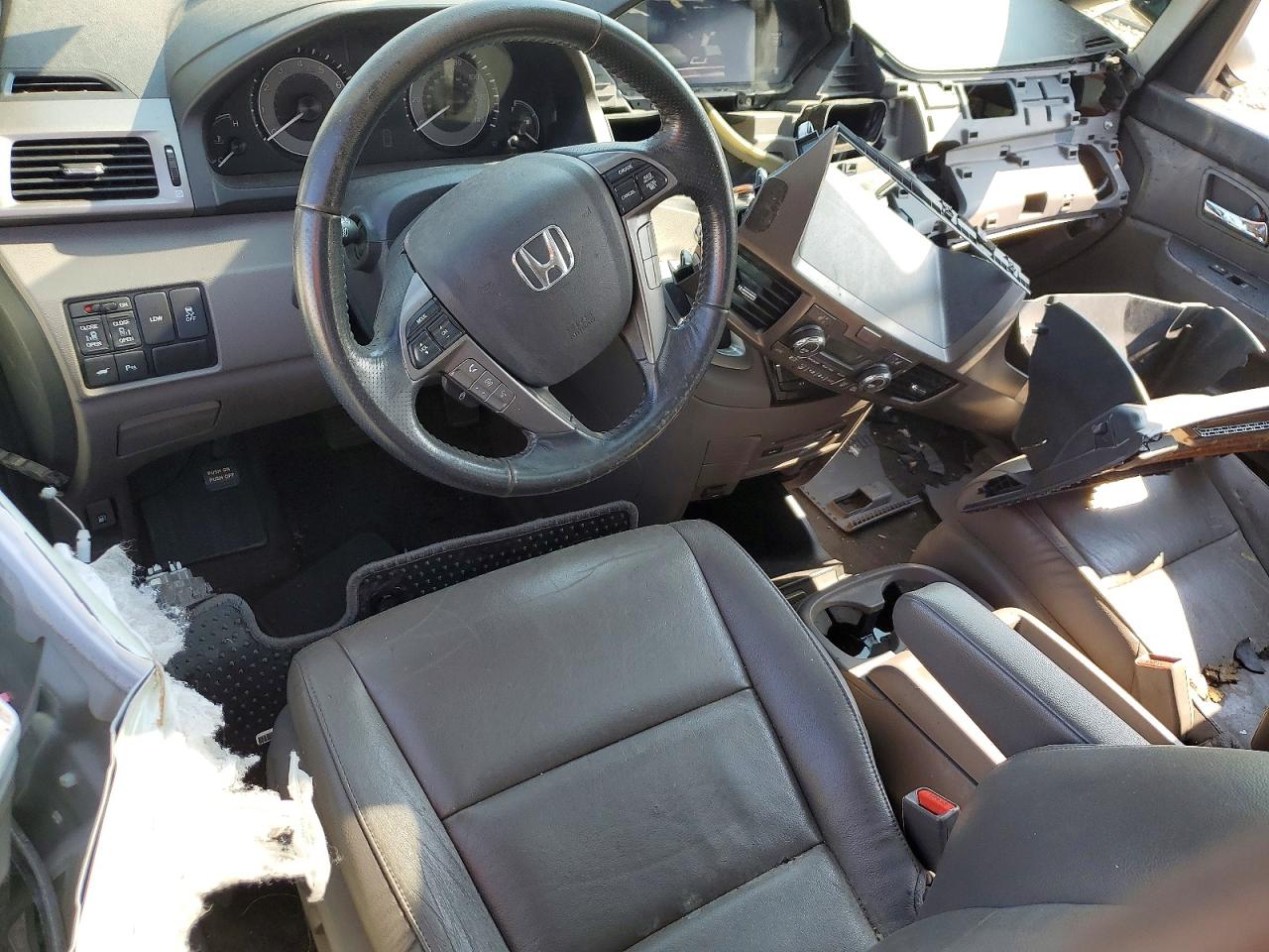 2015 Honda Odyssey Touring White vin: 5FNRL5H93FB046818