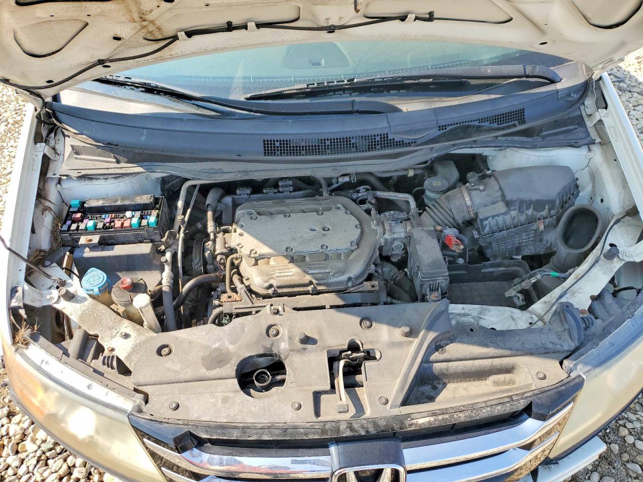 2015 Honda Odyssey Touring White vin: 5FNRL5H93FB046818