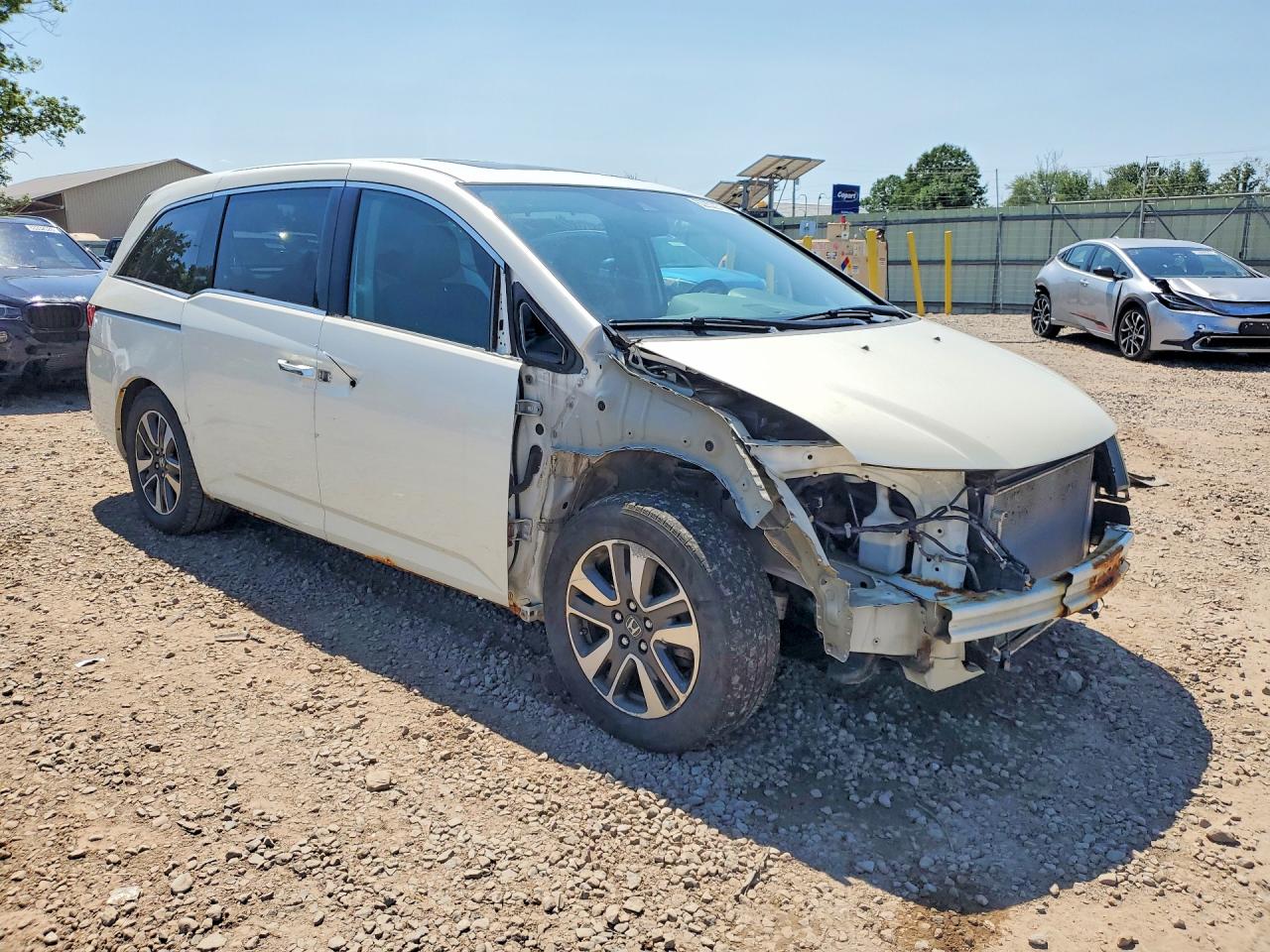 2015 Honda Odyssey Touring White vin: 5FNRL5H93FB084419