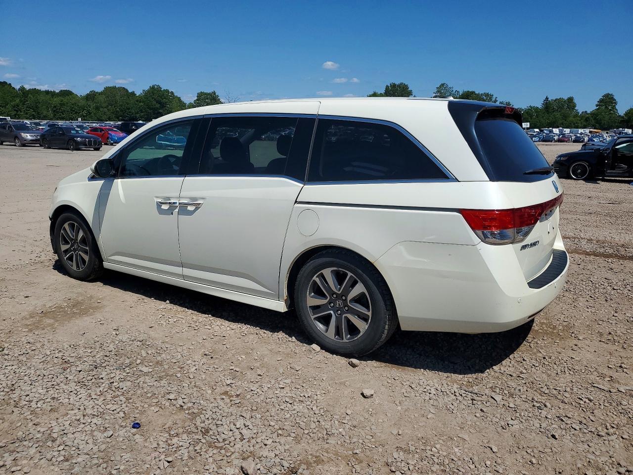 2015 Honda Odyssey Touring White vin: 5FNRL5H93FB084419