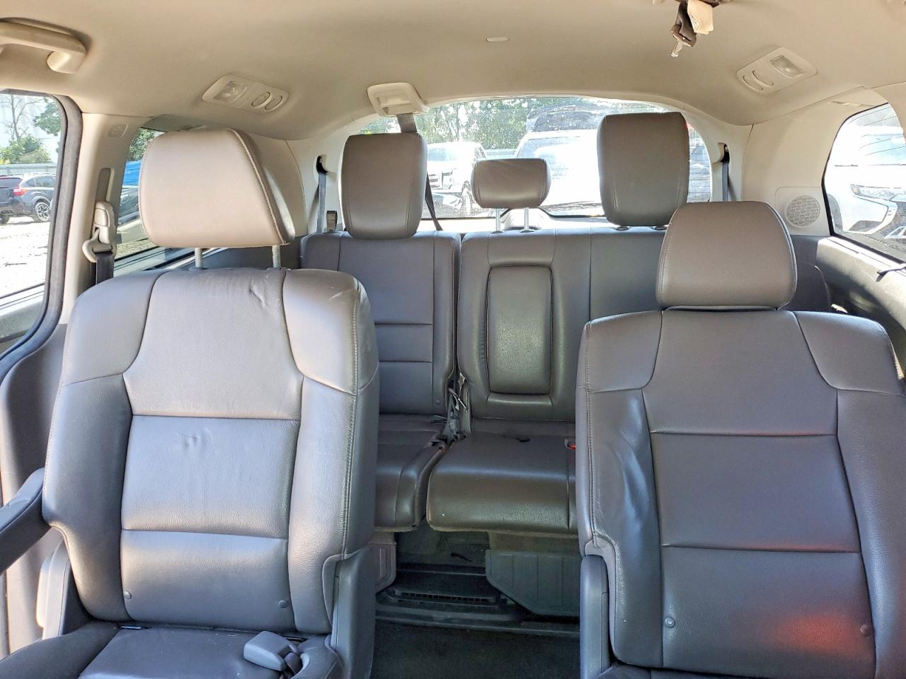 2015 Honda Odyssey Touring White vin: 5FNRL5H93FB084419