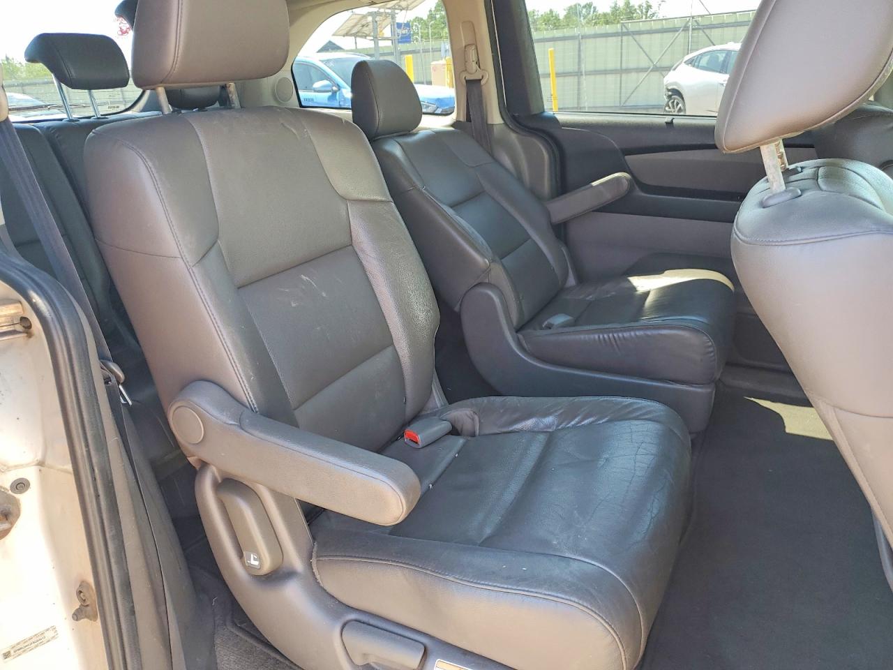 2015 Honda Odyssey Touring White vin: 5FNRL5H93FB084419