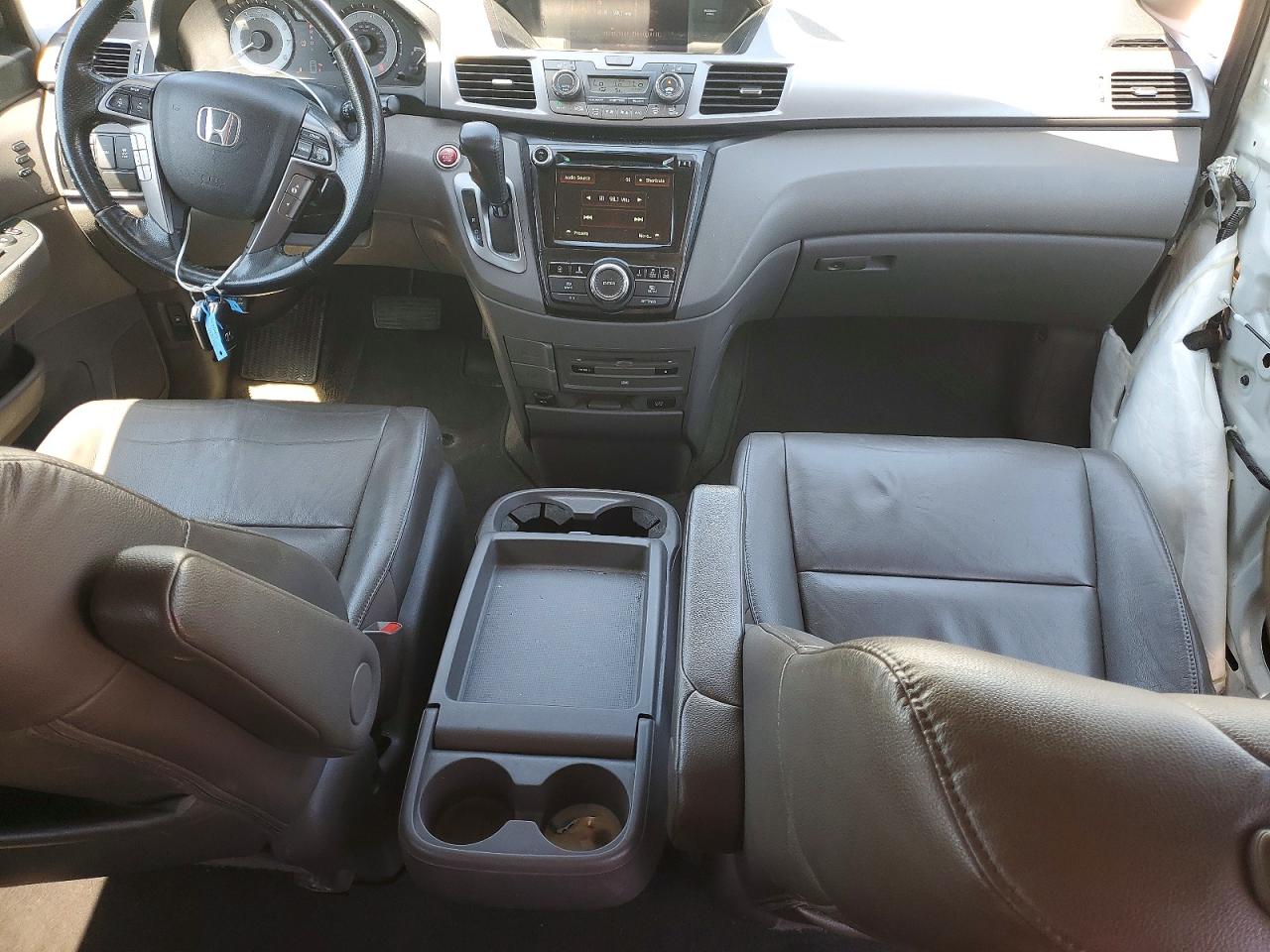 2015 Honda Odyssey Touring White vin: 5FNRL5H93FB084419