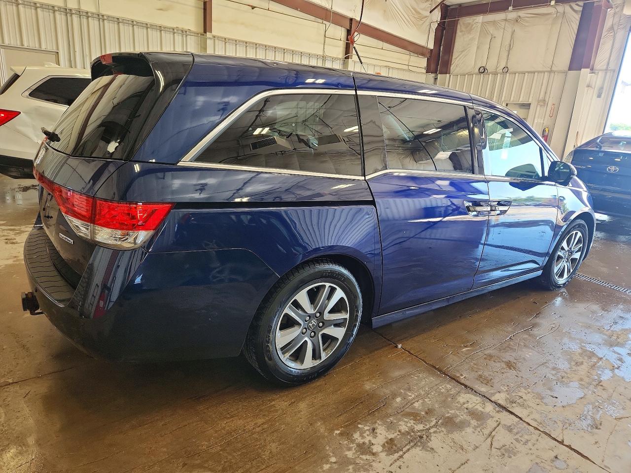 2016 Honda Odyssey Touring Blue vin: 5FNRL5H93GB026652