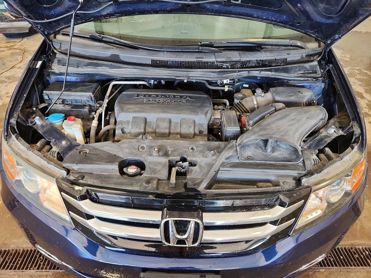 2016 Honda Odyssey Touring Blue vin: 5FNRL5H93GB026652