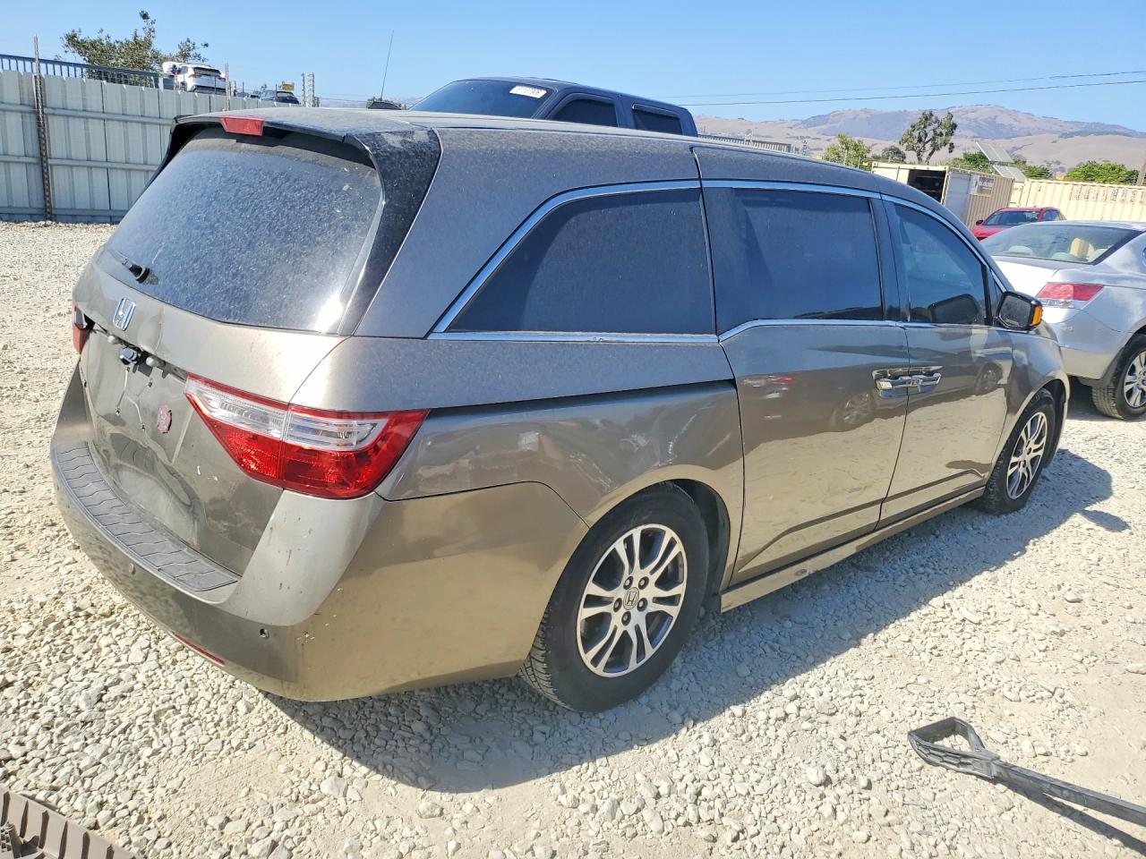 2011 Honda Odyssey Touring Tan vin: 5FNRL5H94BB043761